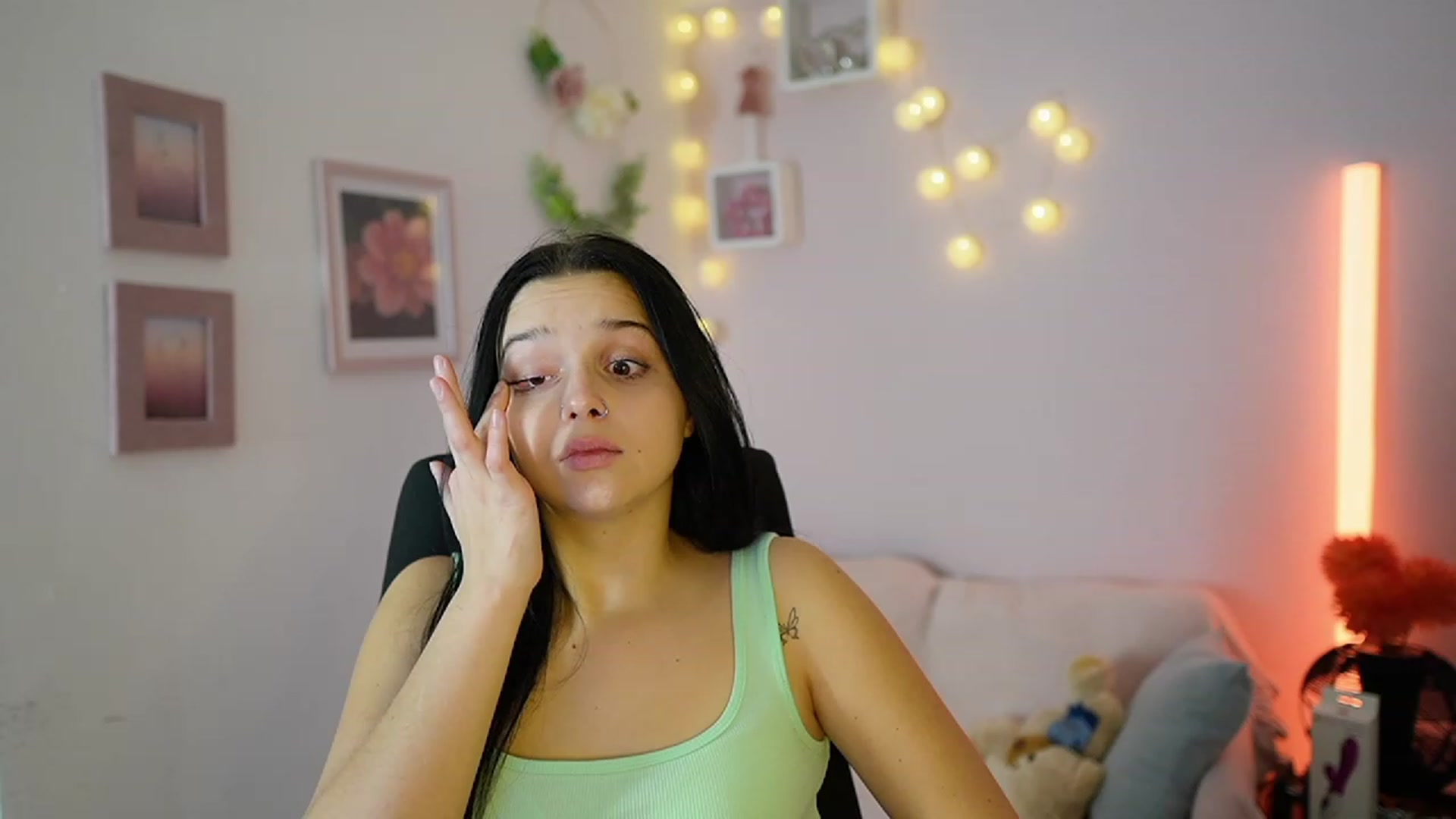 Gallery image thumbnail from Sola_Zola18's myfreecams stream on, 11/28/2023, 21:12 image 15 of 20