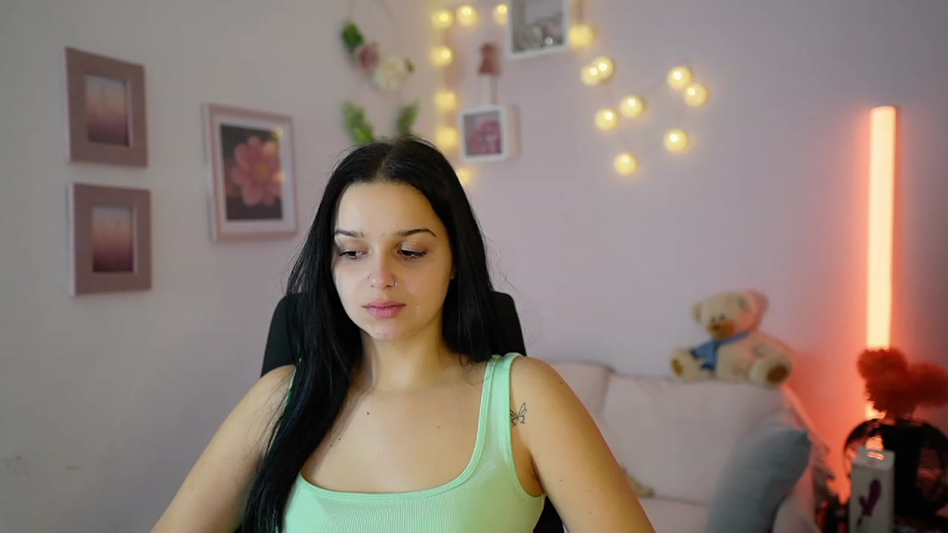 Gallery image thumbnail from Sola_Zola18's myfreecams stream on, 11/28/2023, 21:12 image 6 of 20
