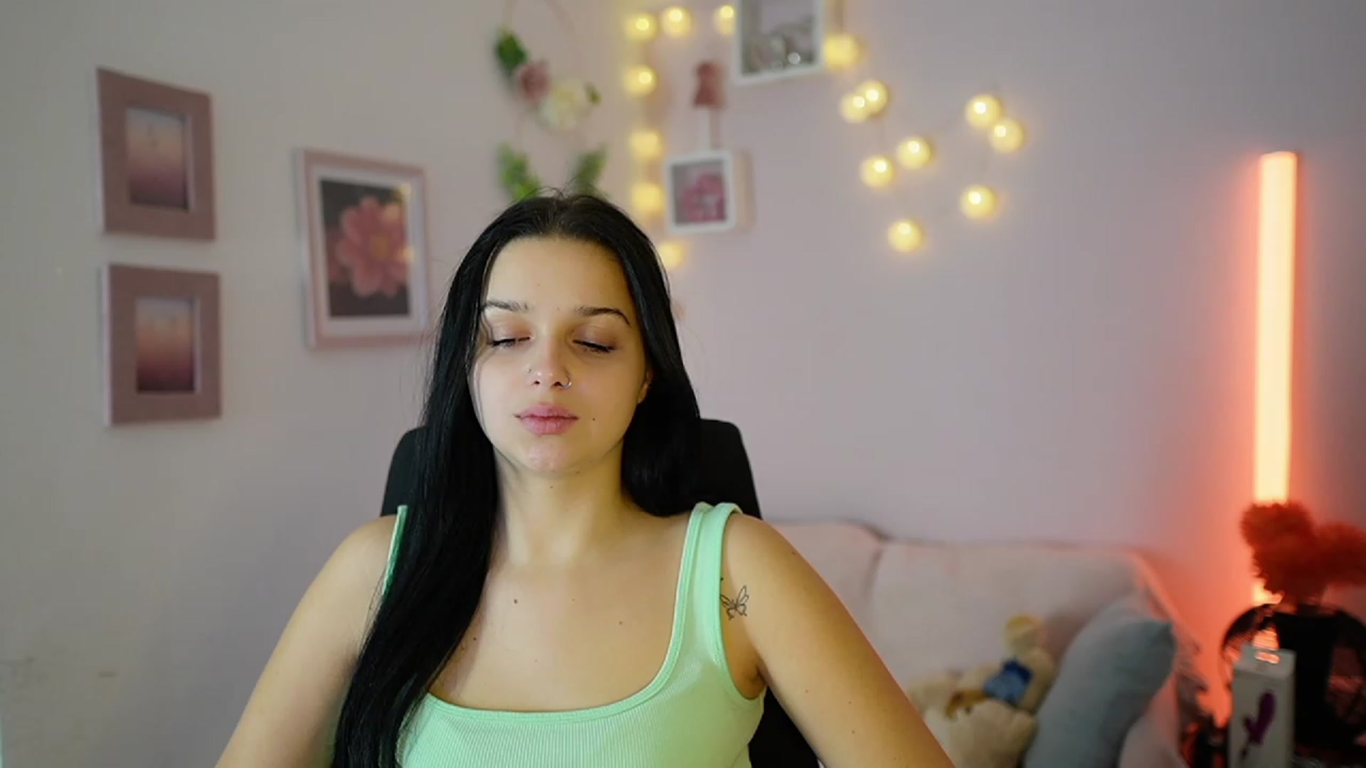 Gallery image thumbnail from Sola_Zola18's myfreecams stream on, 11/28/2023, 21:12 image 17 of 20