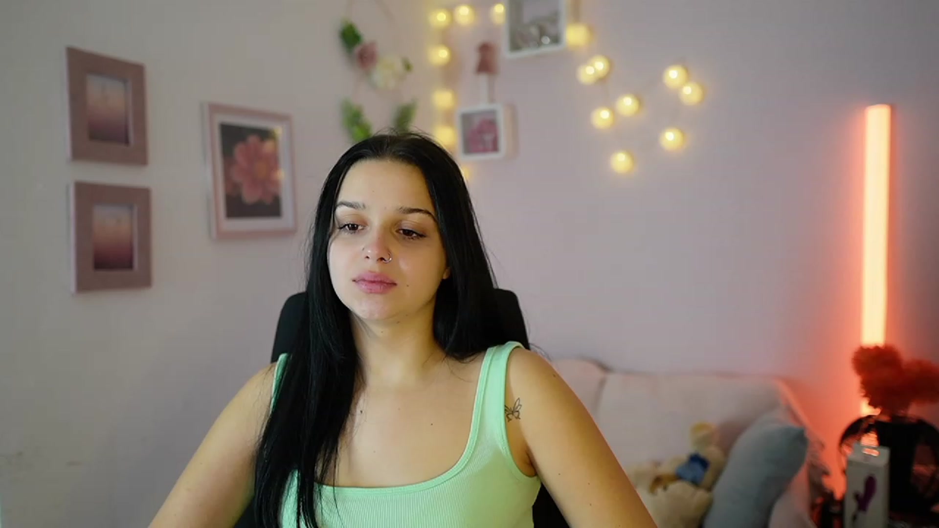 Gallery image thumbnail from Sola_Zola18's myfreecams stream on, 11/28/2023, 21:12 image 12 of 20