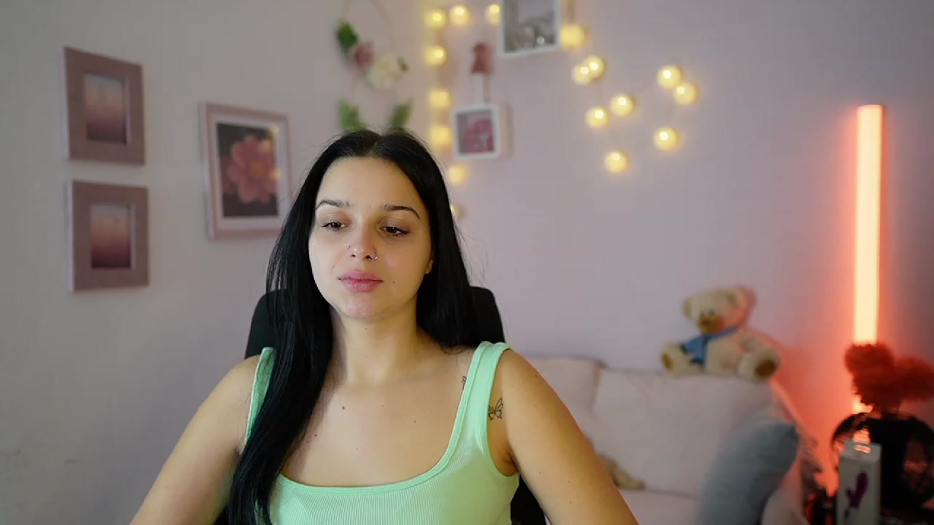 Gallery image thumbnail from Sola_Zola18's myfreecams stream on, 11/28/2023, 21:12 image 3 of 20
