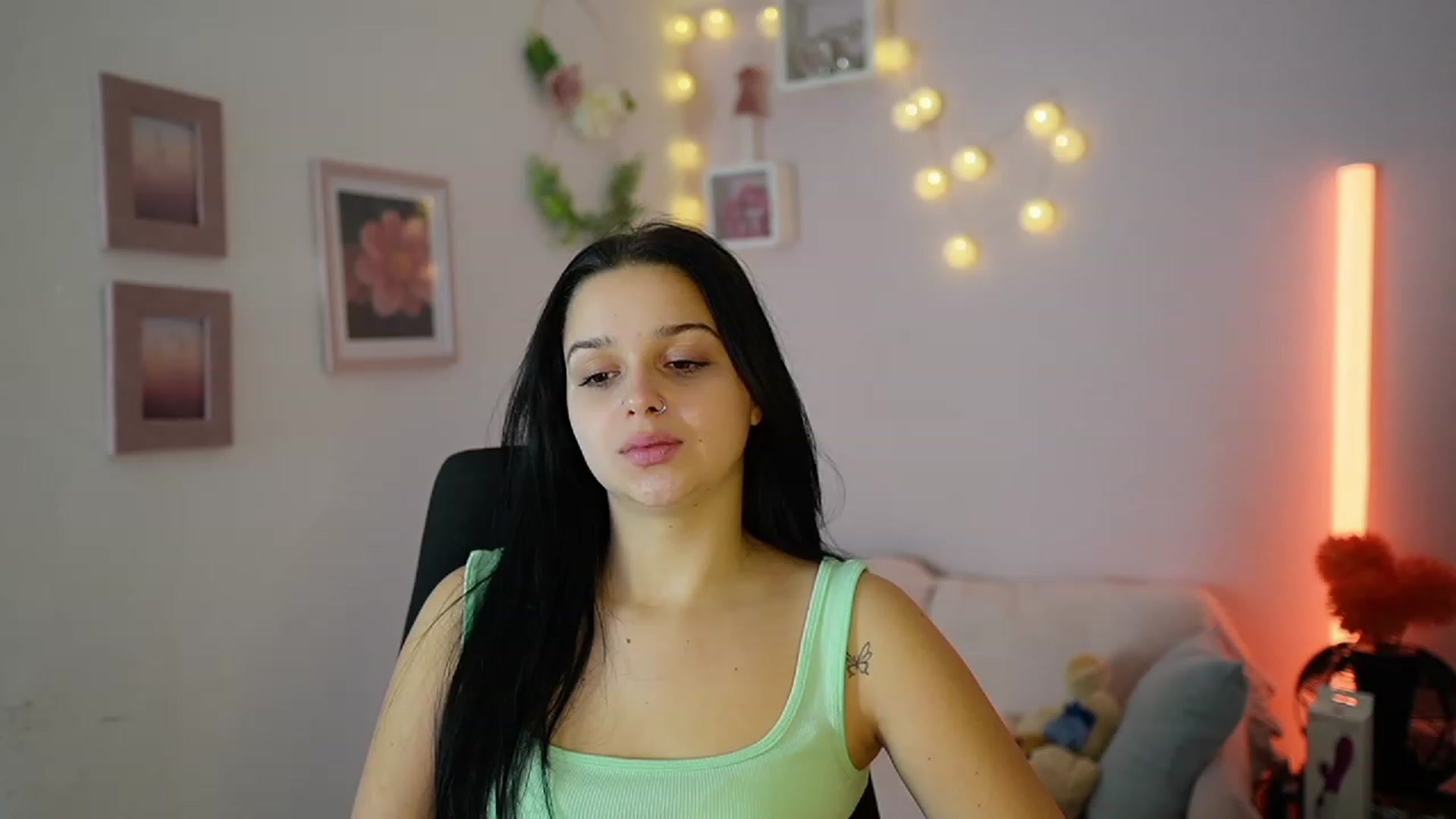 Gallery image thumbnail from Sola_Zola18's myfreecams stream on, 11/28/2023, 21:12 image 11 of 20