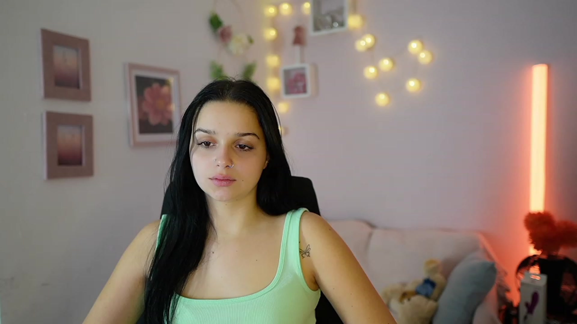 Gallery image thumbnail from Sola_Zola18's myfreecams stream on, 11/28/2023, 21:12 image 16 of 20