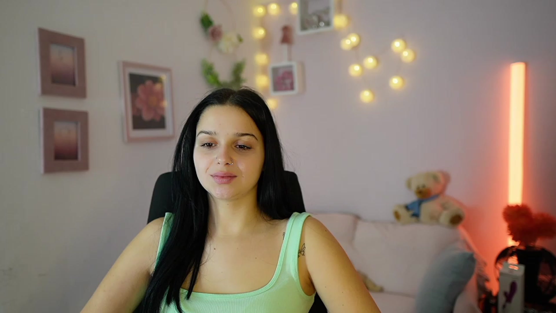 Gallery image thumbnail from Sola_Zola18's myfreecams stream on, 11/28/2023, 21:12 image 2 of 20