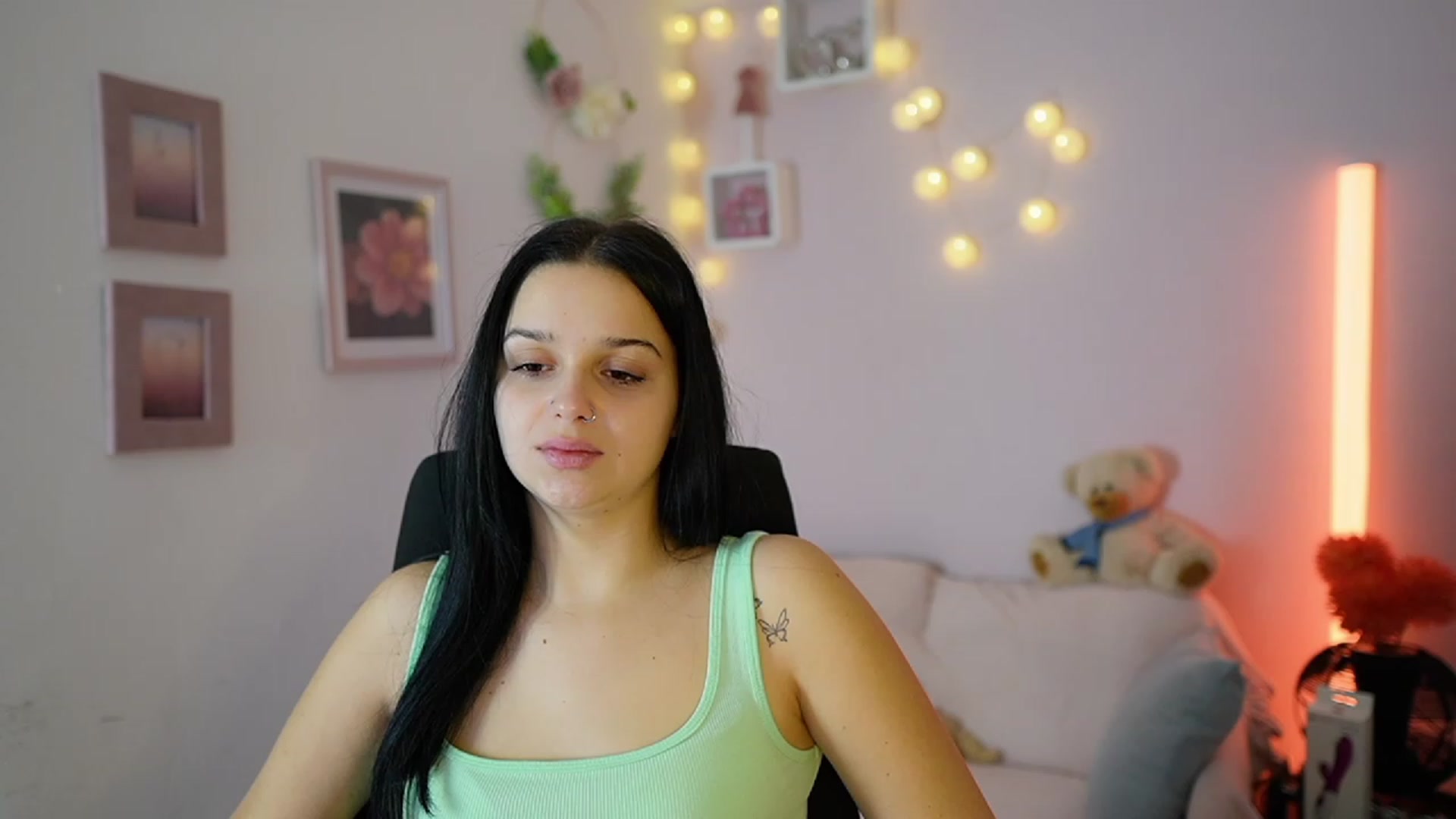 Gallery image thumbnail from Sola_Zola18's myfreecams stream on, 11/28/2023, 21:12 image 5 of 20