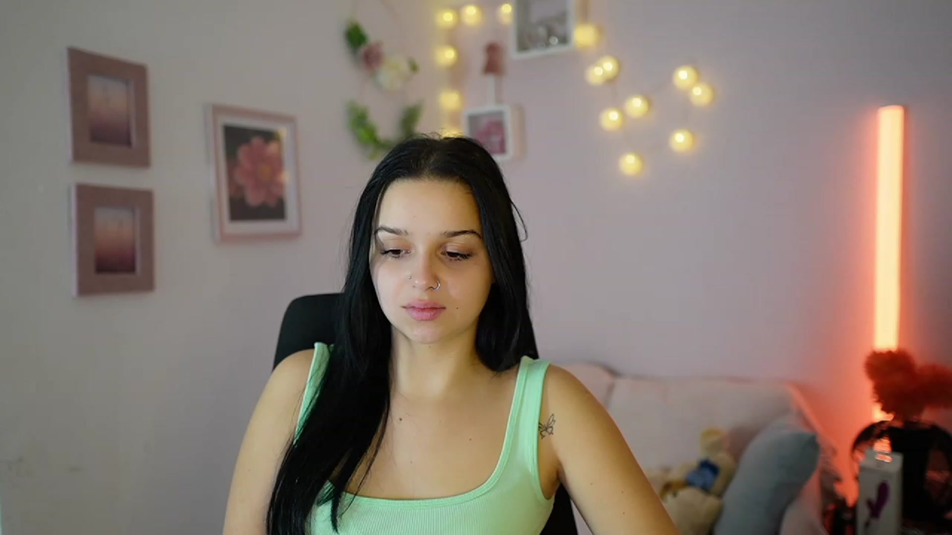 Gallery image thumbnail from Sola_Zola18's myfreecams stream on, 11/28/2023, 21:12 image 18 of 20