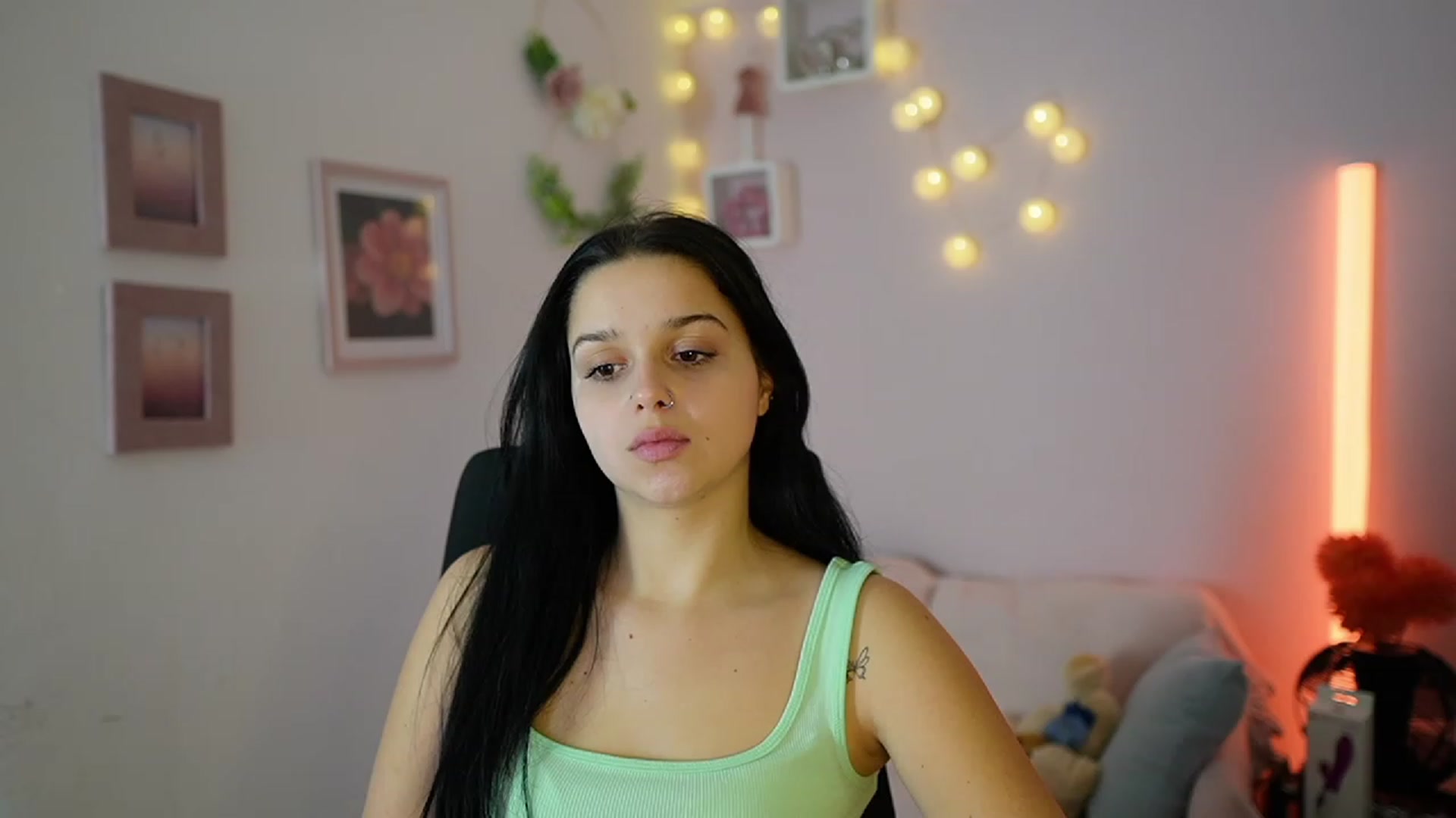 Gallery image thumbnail from Sola_Zola18's myfreecams stream on, 11/28/2023, 21:12 image 10 of 20