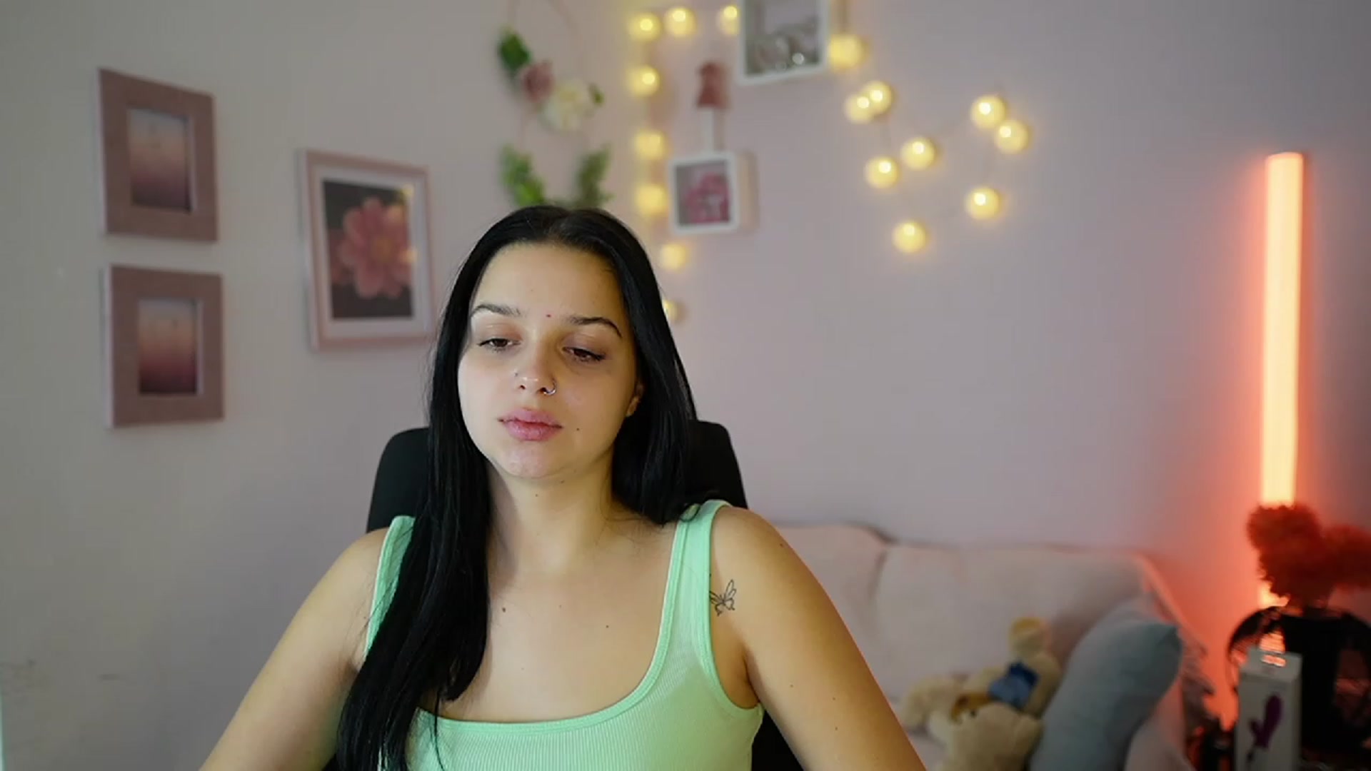 Gallery image thumbnail from Sola_Zola18's myfreecams stream on, 11/28/2023, 22:29 image 13 of 20