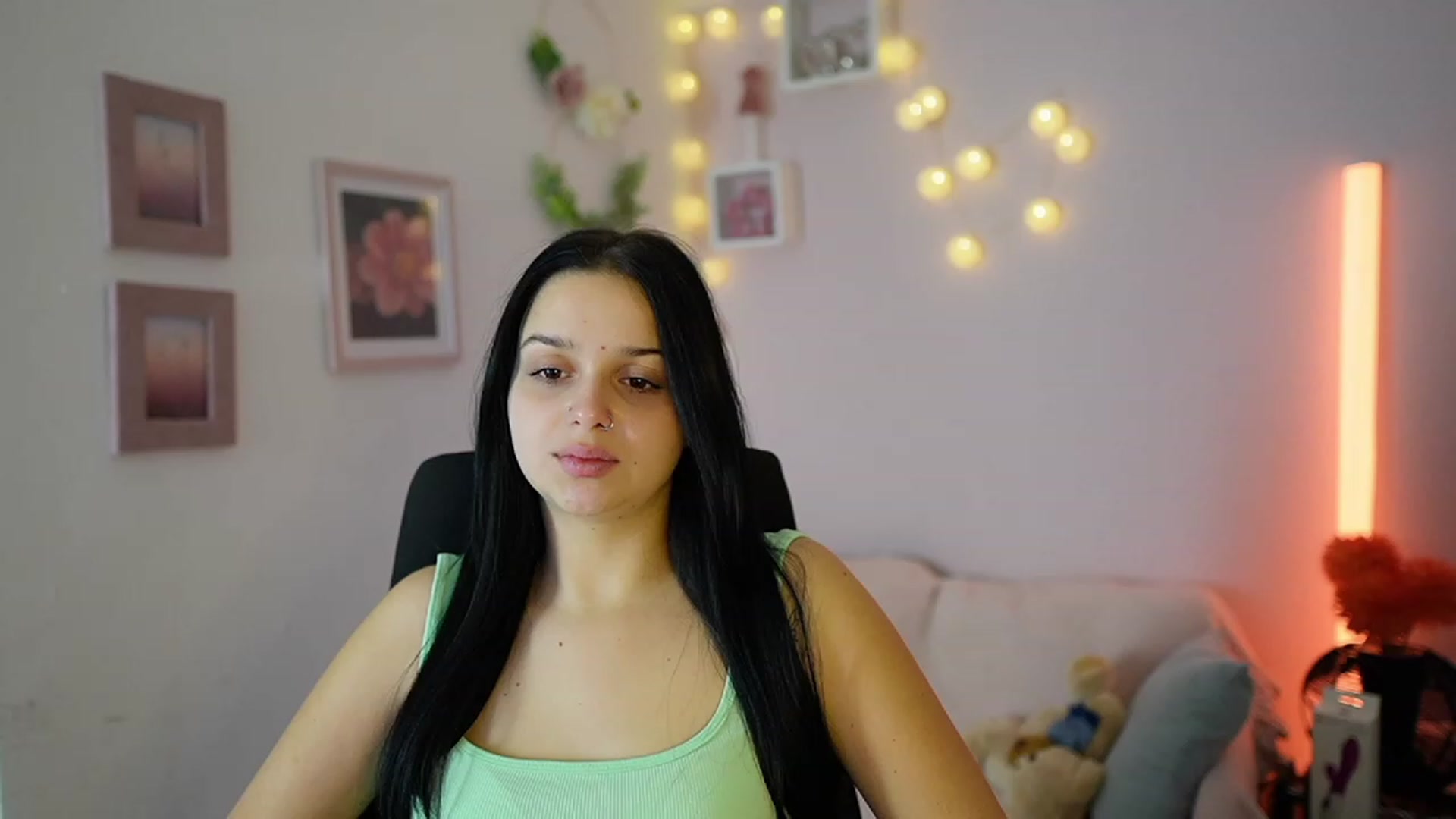Gallery image thumbnail from Sola_Zola18's myfreecams stream on, 11/28/2023, 22:29 image 8 of 20