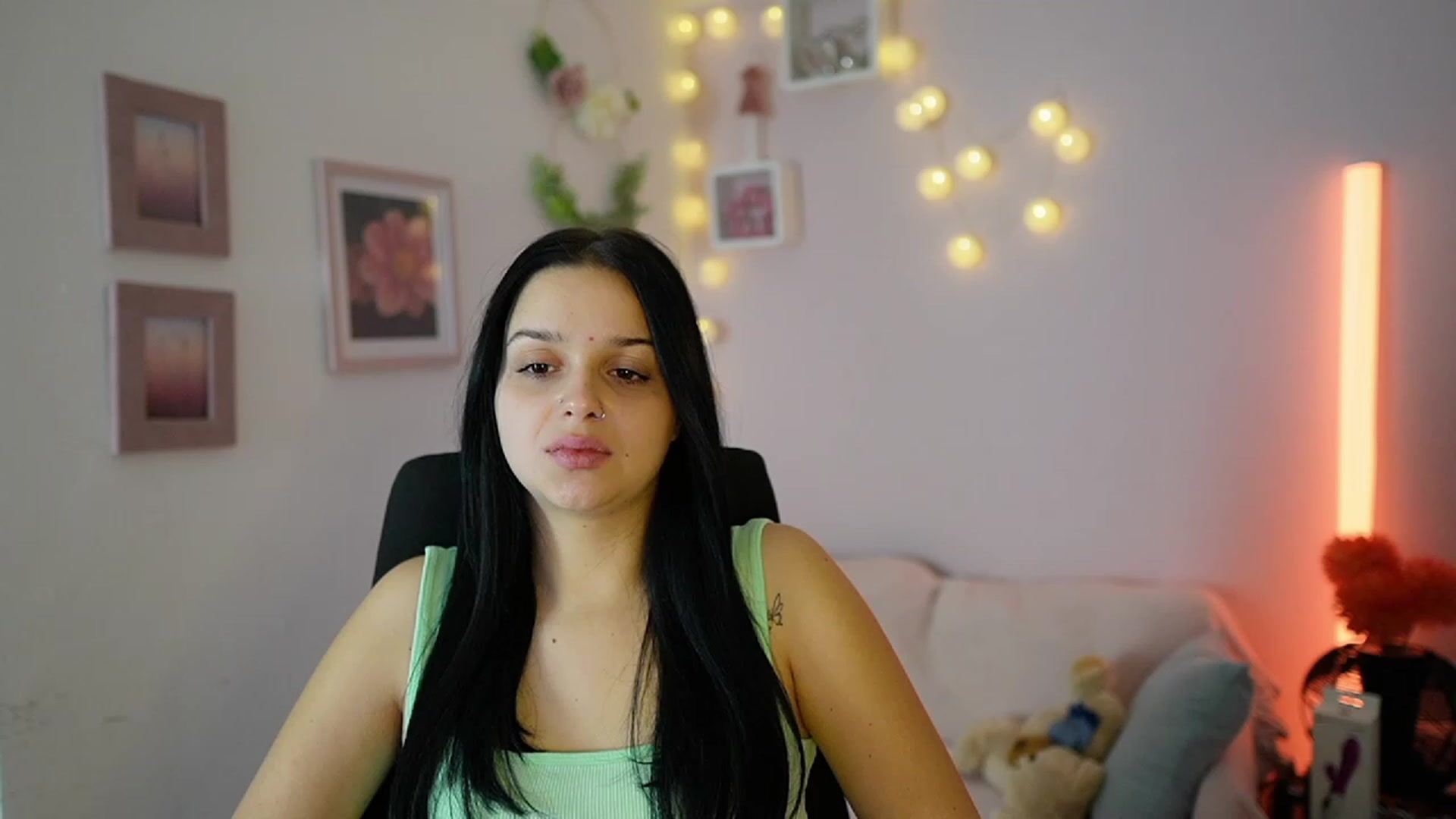 Gallery image thumbnail from Sola_Zola18's myfreecams stream on, 11/28/2023, 22:29 image 4 of 20