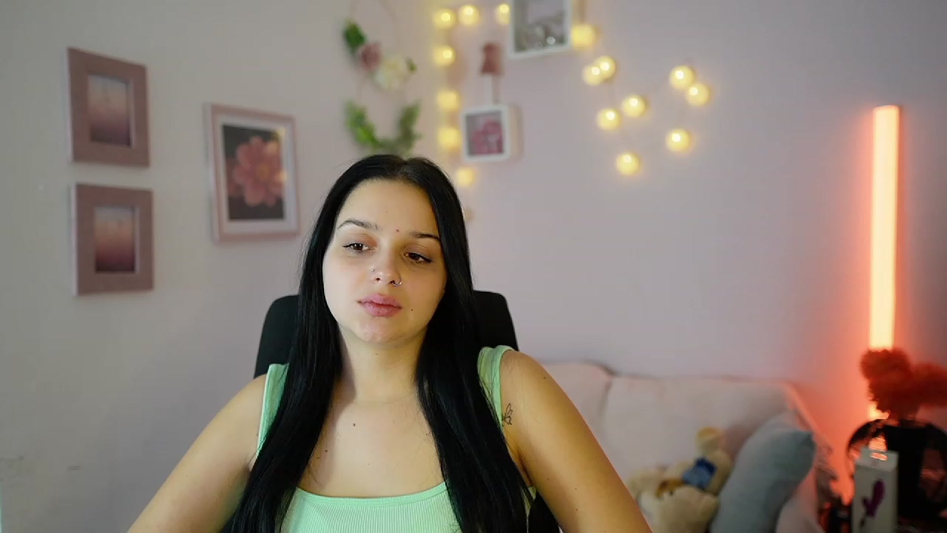 Gallery image thumbnail from Sola_Zola18's myfreecams stream on, 11/28/2023, 22:29 image 1 of 20