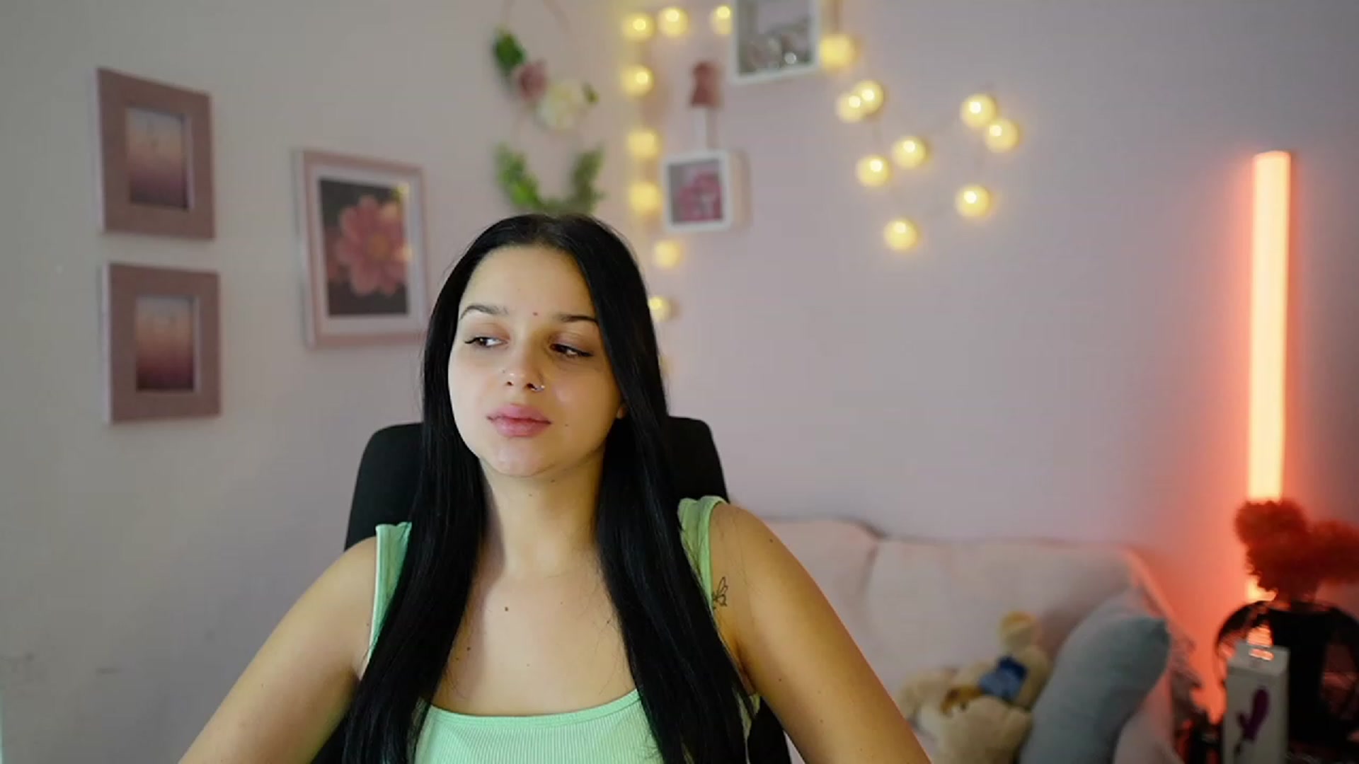 Gallery image thumbnail from Sola_Zola18's myfreecams stream on, 11/28/2023, 22:29 image 2 of 20