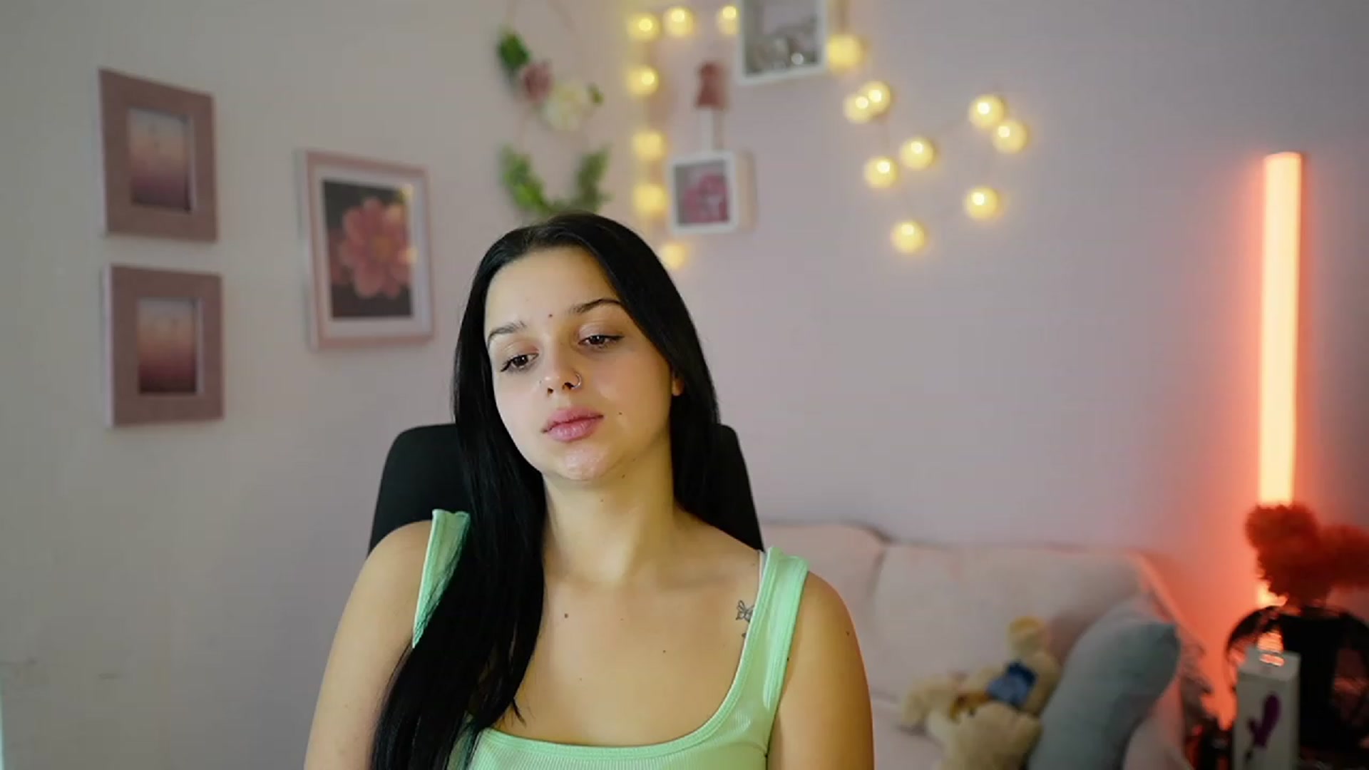 Gallery image thumbnail from Sola_Zola18's myfreecams stream on, 11/28/2023, 22:29 image 15 of 20