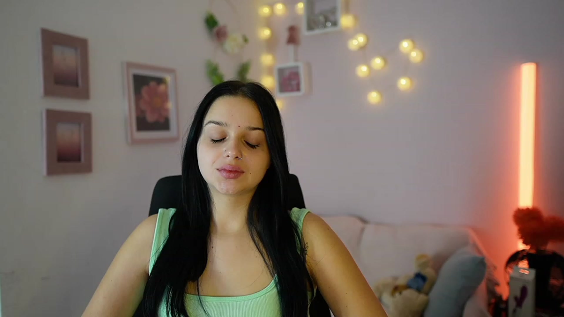 Gallery image thumbnail from Sola_Zola18's myfreecams stream on, 11/28/2023, 22:29 image 9 of 20