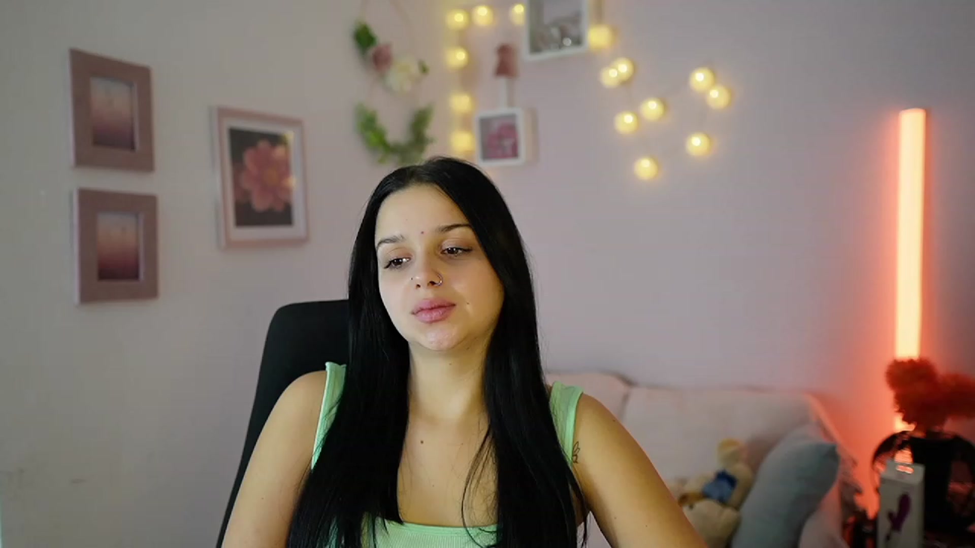 Gallery image thumbnail from Sola_Zola18's myfreecams stream on, 11/28/2023, 22:29 image 6 of 20