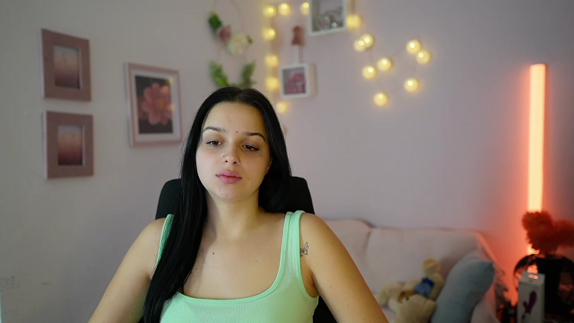 Gallery image thumbnail from Sola_Zola18's myfreecams stream on, 11/28/2023, 22:29 image 14 of 20