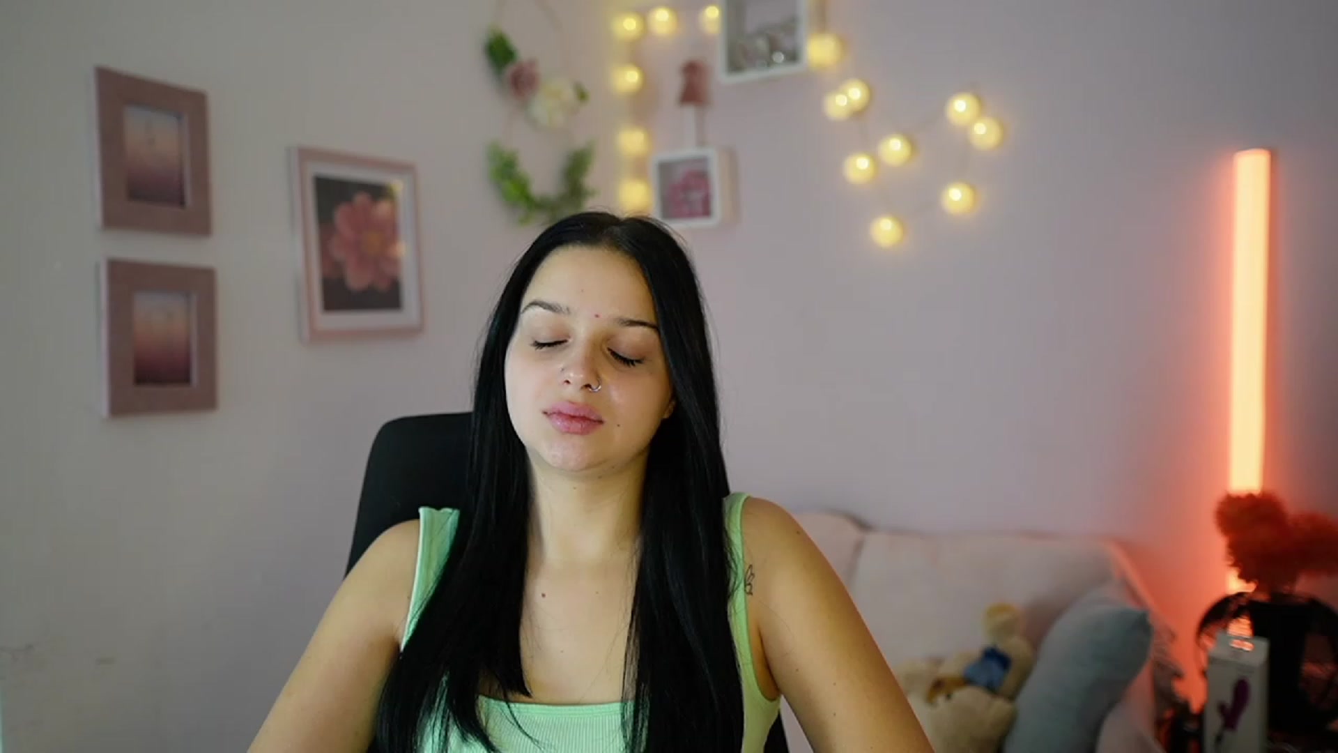Gallery image thumbnail from Sola_Zola18's myfreecams stream on, 11/28/2023, 22:29 image 7 of 20