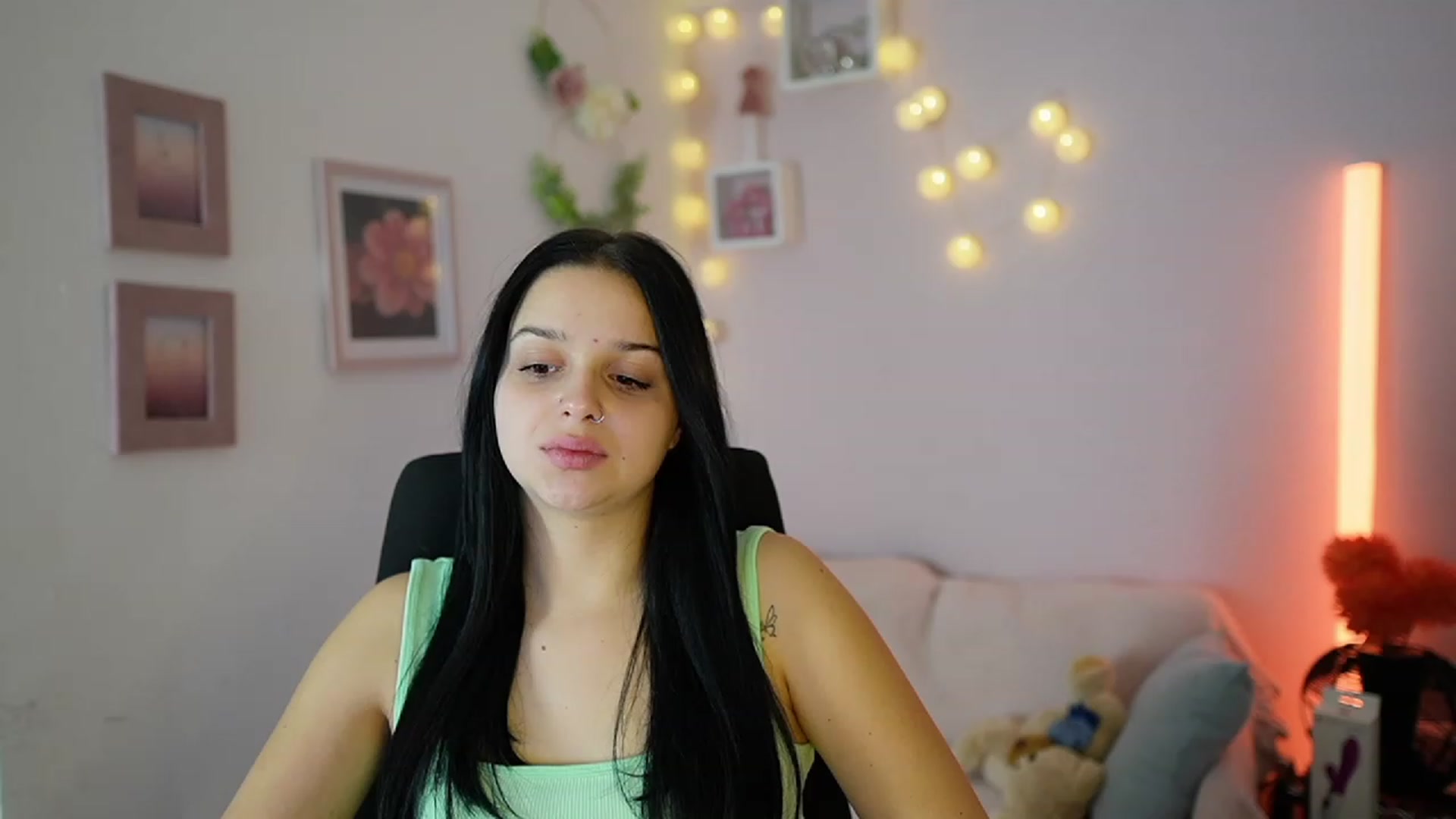 Gallery image thumbnail from Sola_Zola18's myfreecams stream on, 11/28/2023, 22:29 image 5 of 20