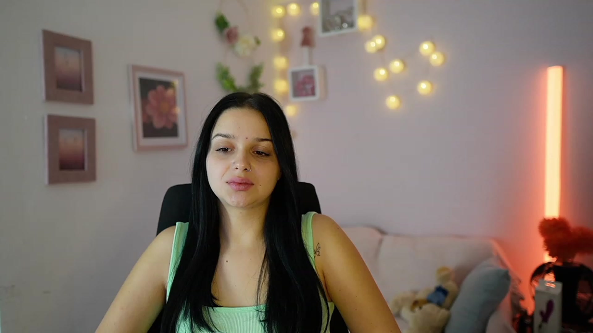 Gallery image thumbnail from Sola_Zola18's myfreecams stream on, 11/28/2023, 22:29 image 3 of 20