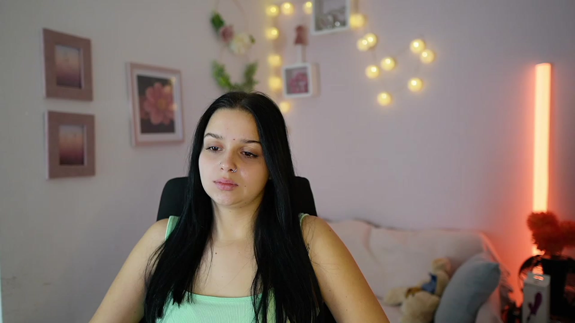 Gallery image thumbnail from Sola_Zola18's myfreecams stream on, 11/28/2023, 23:30 image 12 of 20