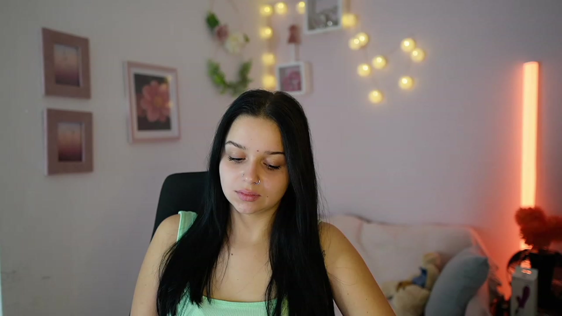 Gallery image thumbnail from Sola_Zola18's myfreecams stream on, 11/28/2023, 23:30 image 13 of 20