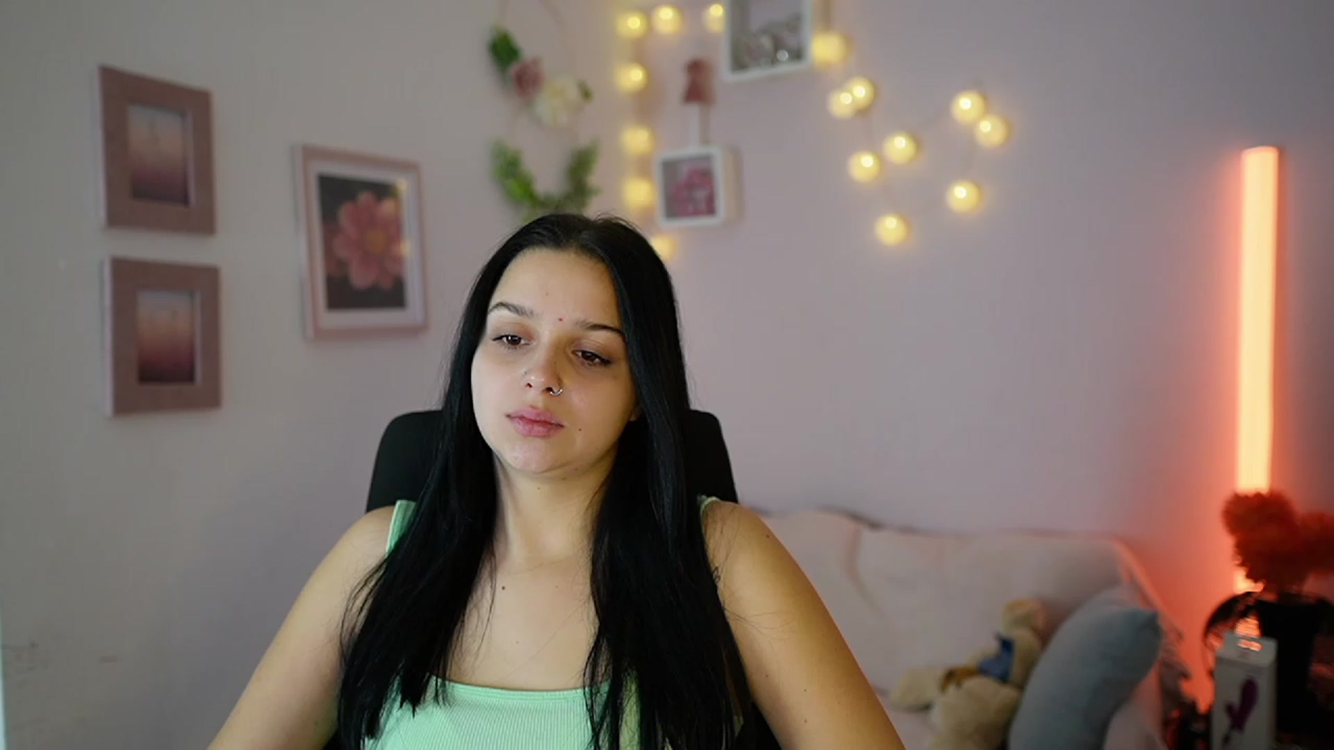 Gallery image thumbnail from Sola_Zola18's myfreecams stream on, 11/28/2023, 23:30 image 5 of 20