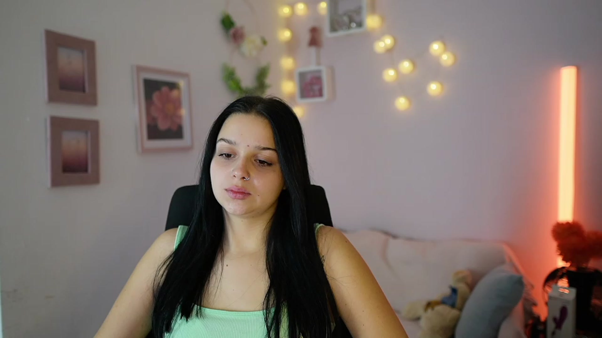 Gallery image thumbnail from Sola_Zola18's myfreecams stream on, 11/28/2023, 23:30 image 4 of 20