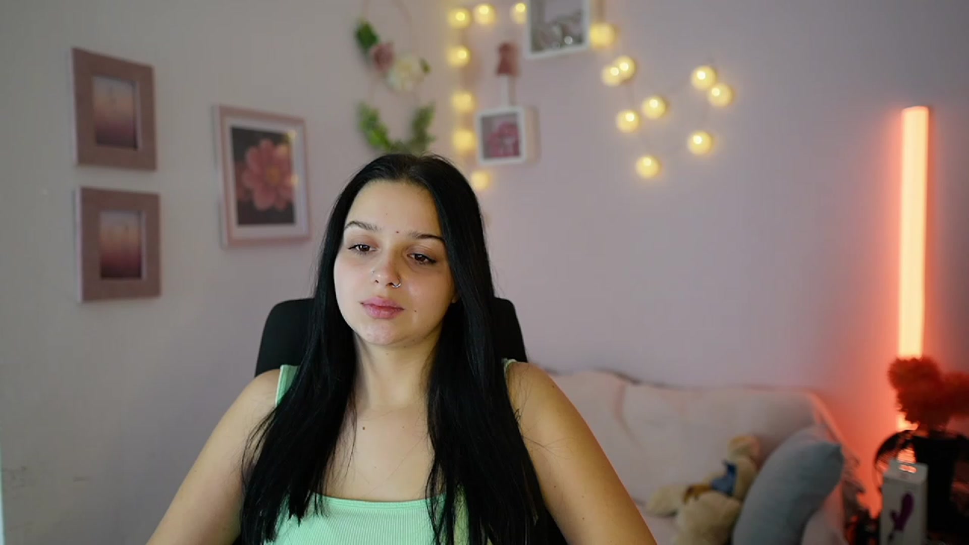Gallery image thumbnail from Sola_Zola18's myfreecams stream on, 11/28/2023, 23:30 image 2 of 20