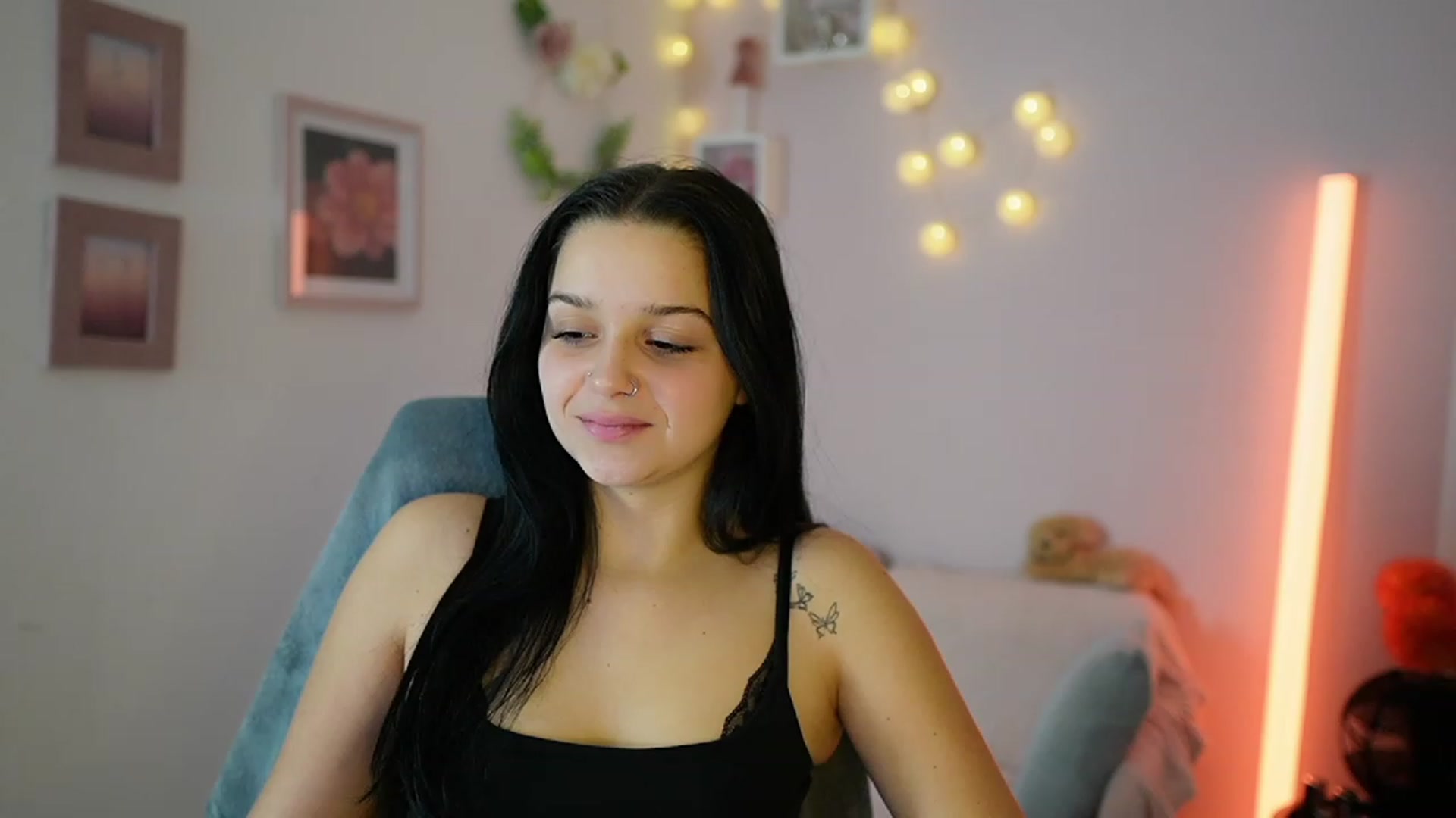 Gallery image thumbnail from Sola_Zola18's myfreecams stream on, 11/30/2023, 20:41 image 16 of 20