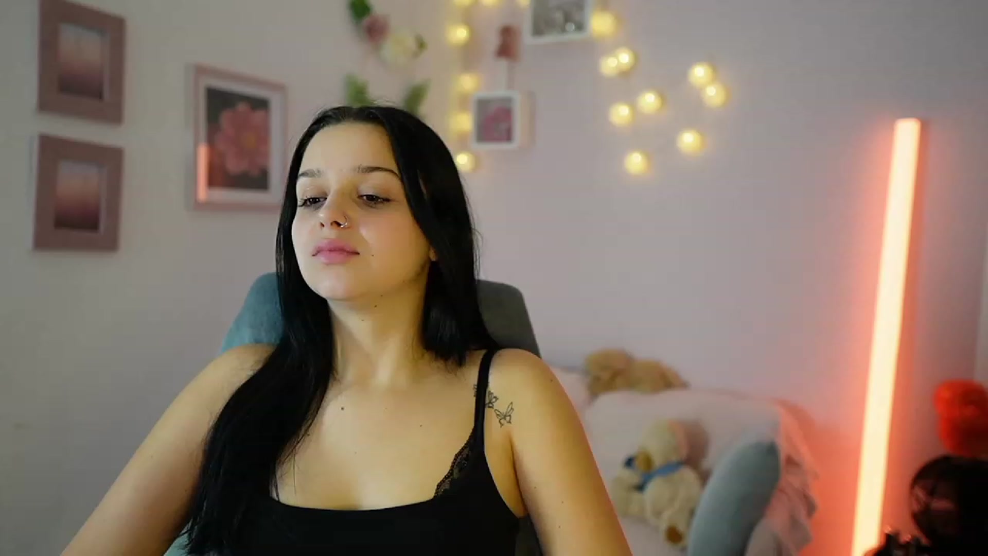 Gallery image thumbnail from Sola_Zola18's myfreecams stream on, 11/30/2023, 20:41 image 8 of 20