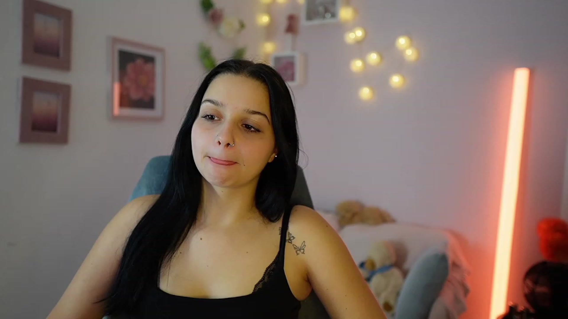 Gallery image thumbnail from Sola_Zola18's myfreecams stream on, 11/30/2023, 20:41 image 7 of 20