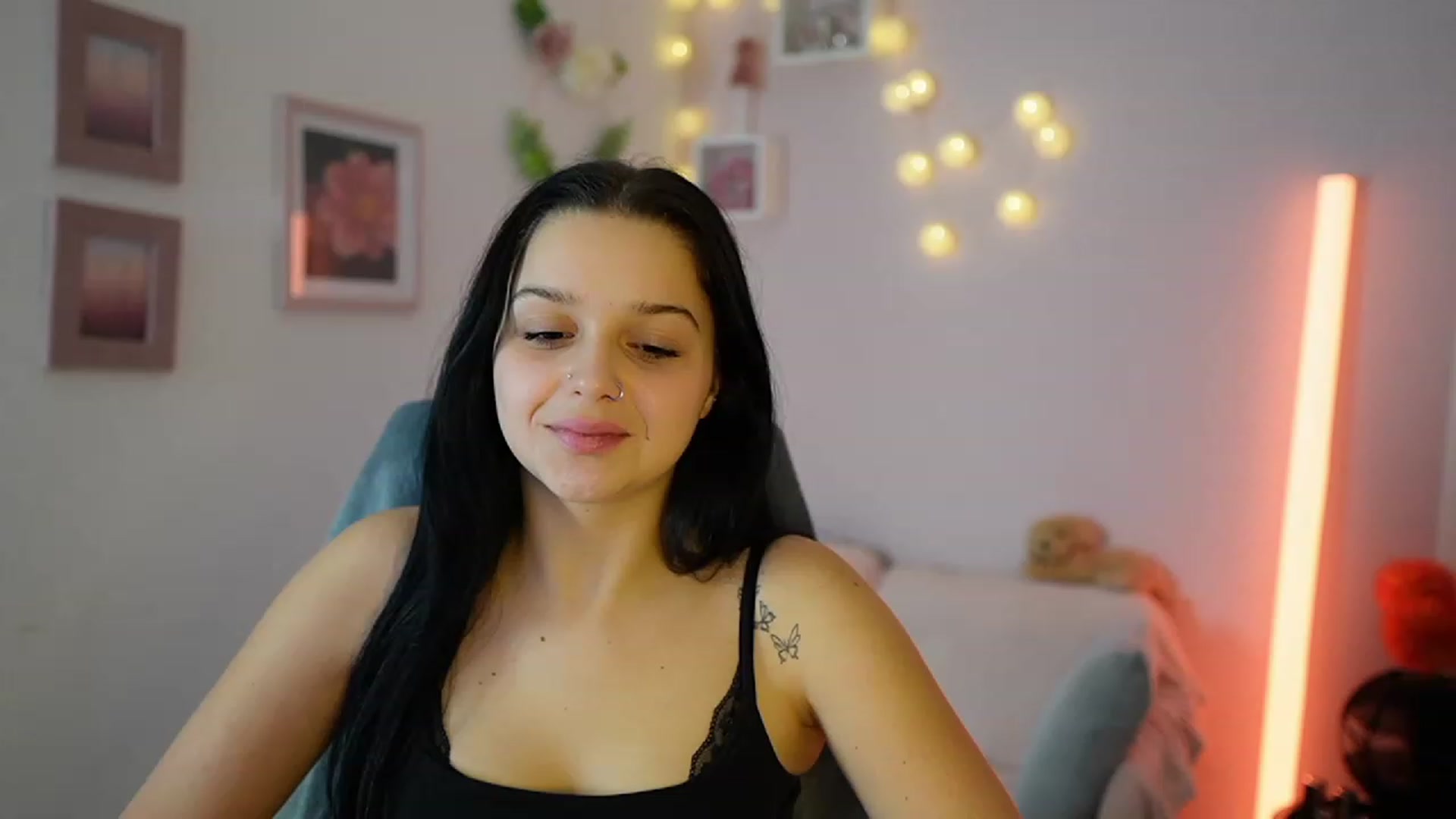 Gallery image thumbnail from Sola_Zola18's myfreecams stream on, 11/30/2023, 20:41 image 17 of 20