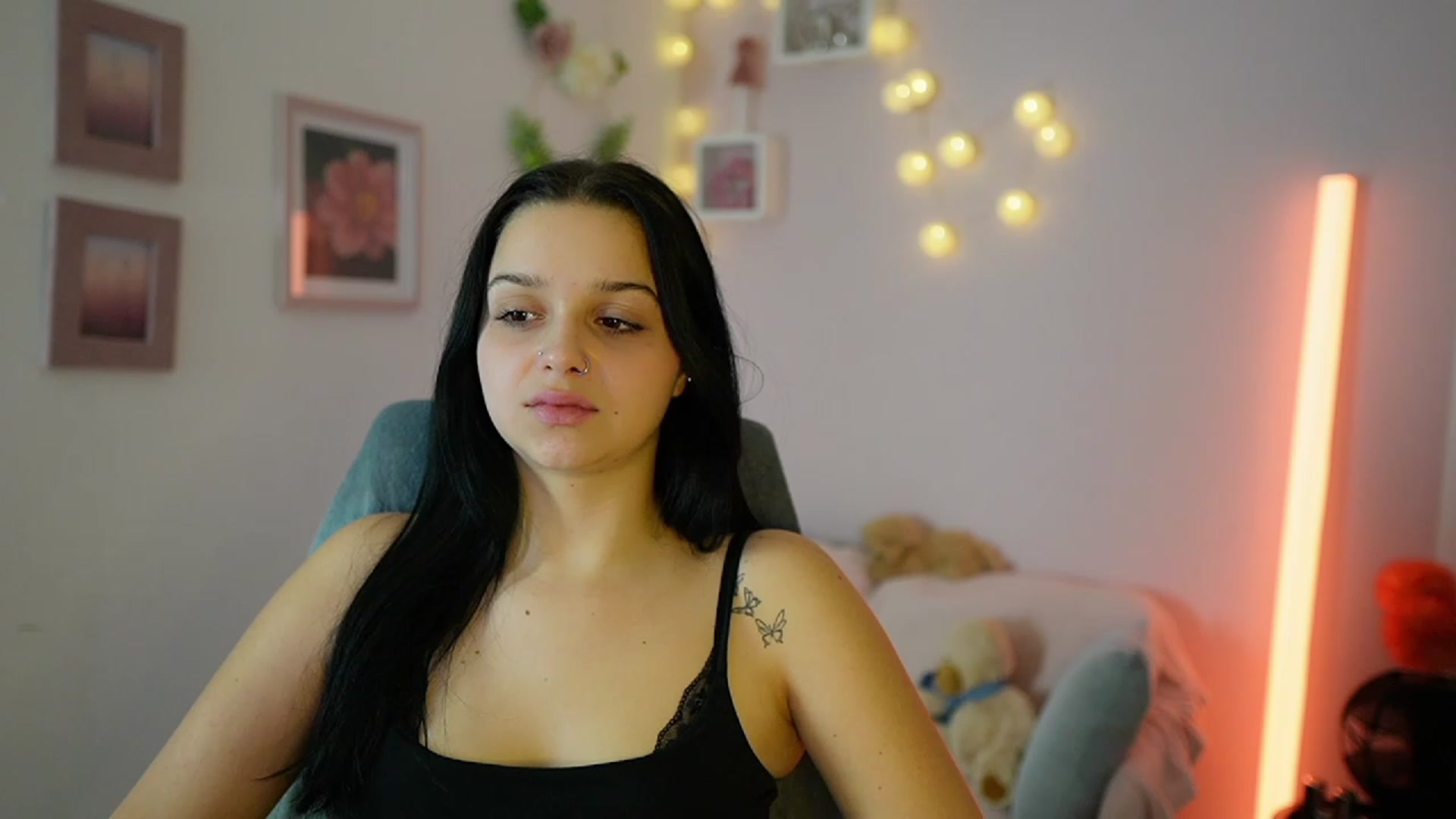 Gallery image thumbnail from Sola_Zola18's myfreecams stream on, 11/30/2023, 20:41 image 6 of 20
