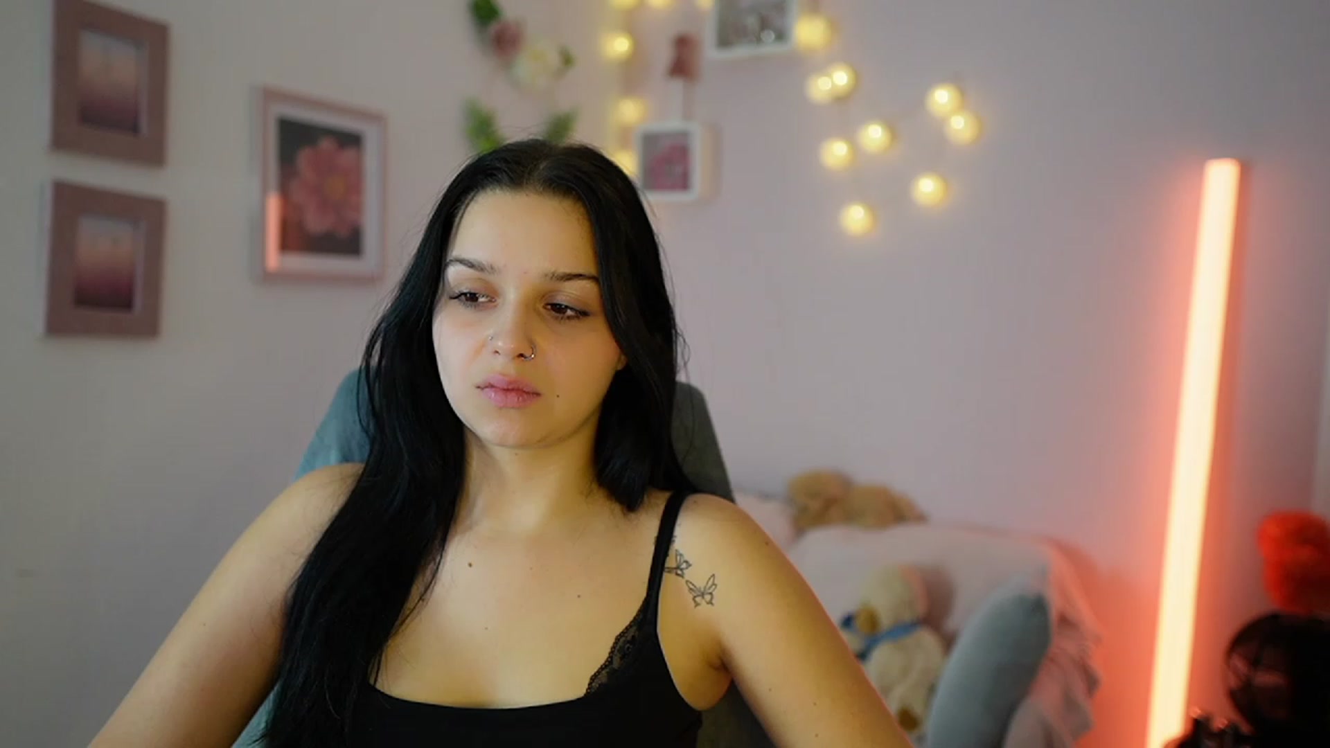Gallery image thumbnail from Sola_Zola18's myfreecams stream on, 11/30/2023, 20:41 image 1 of 20