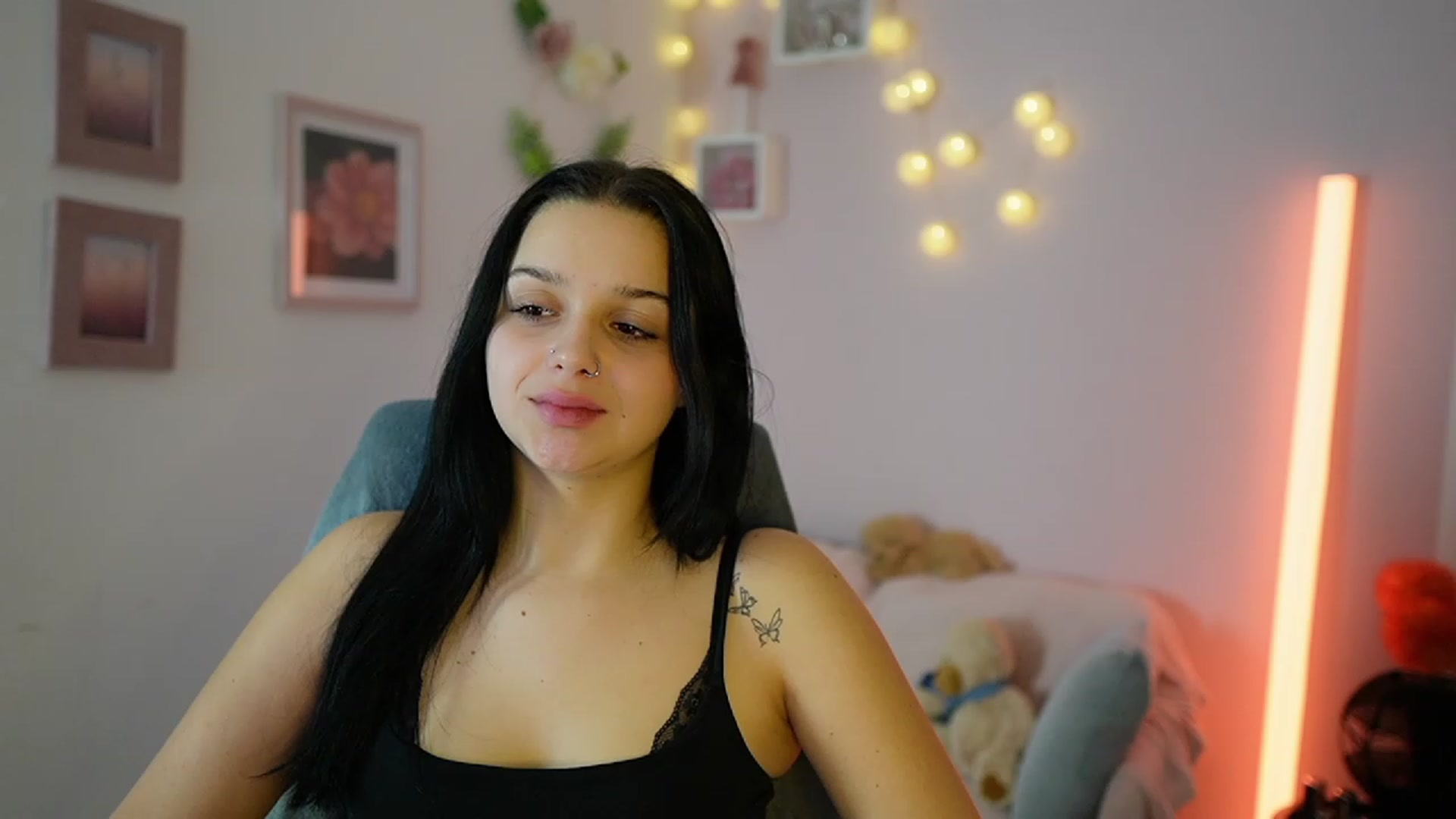 Gallery image thumbnail from Sola_Zola18's myfreecams stream on, 11/30/2023, 20:41 image 5 of 20