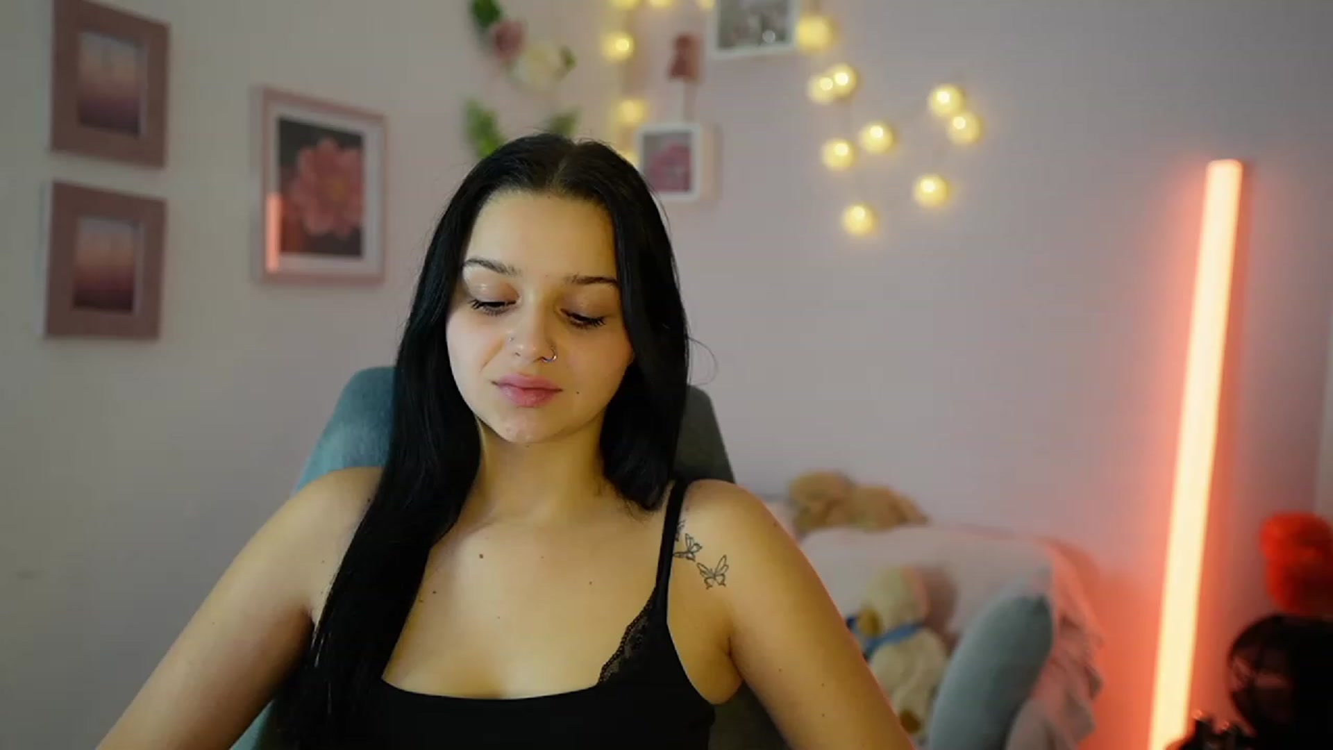 Gallery image thumbnail from Sola_Zola18's myfreecams stream on, 11/30/2023, 20:41 image 9 of 20