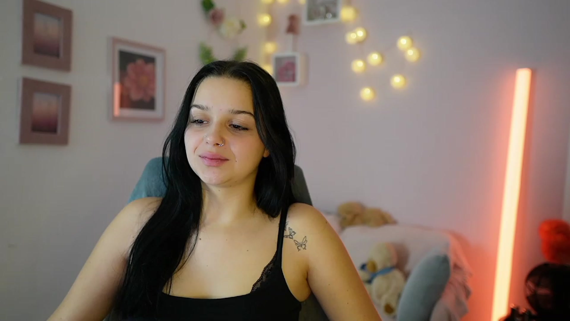 Gallery image thumbnail from Sola_Zola18's myfreecams stream on, 11/30/2023, 20:41 image 3 of 20
