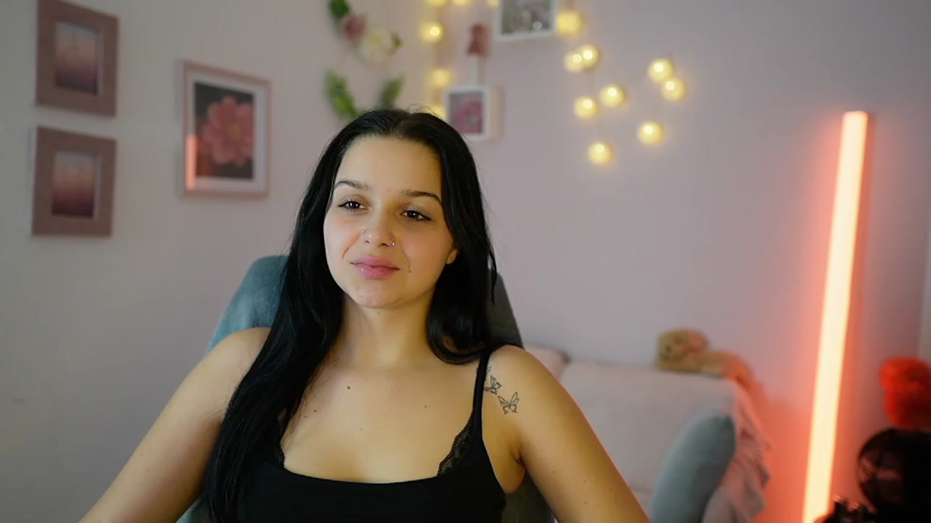 Gallery image thumbnail from Sola_Zola18's myfreecams stream on, 11/30/2023, 20:41 image 19 of 20