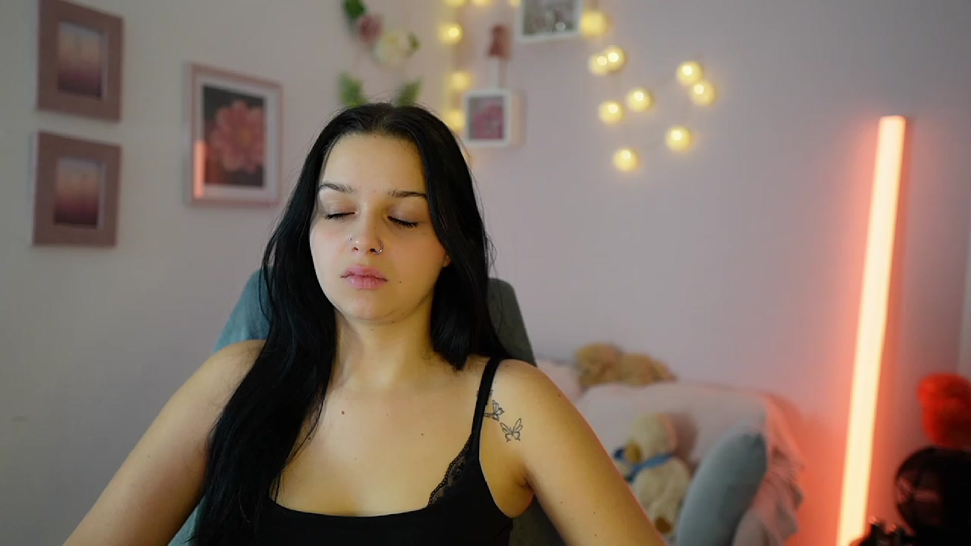 Gallery image thumbnail from Sola_Zola18's myfreecams stream on, 11/30/2023, 20:41 image 2 of 20