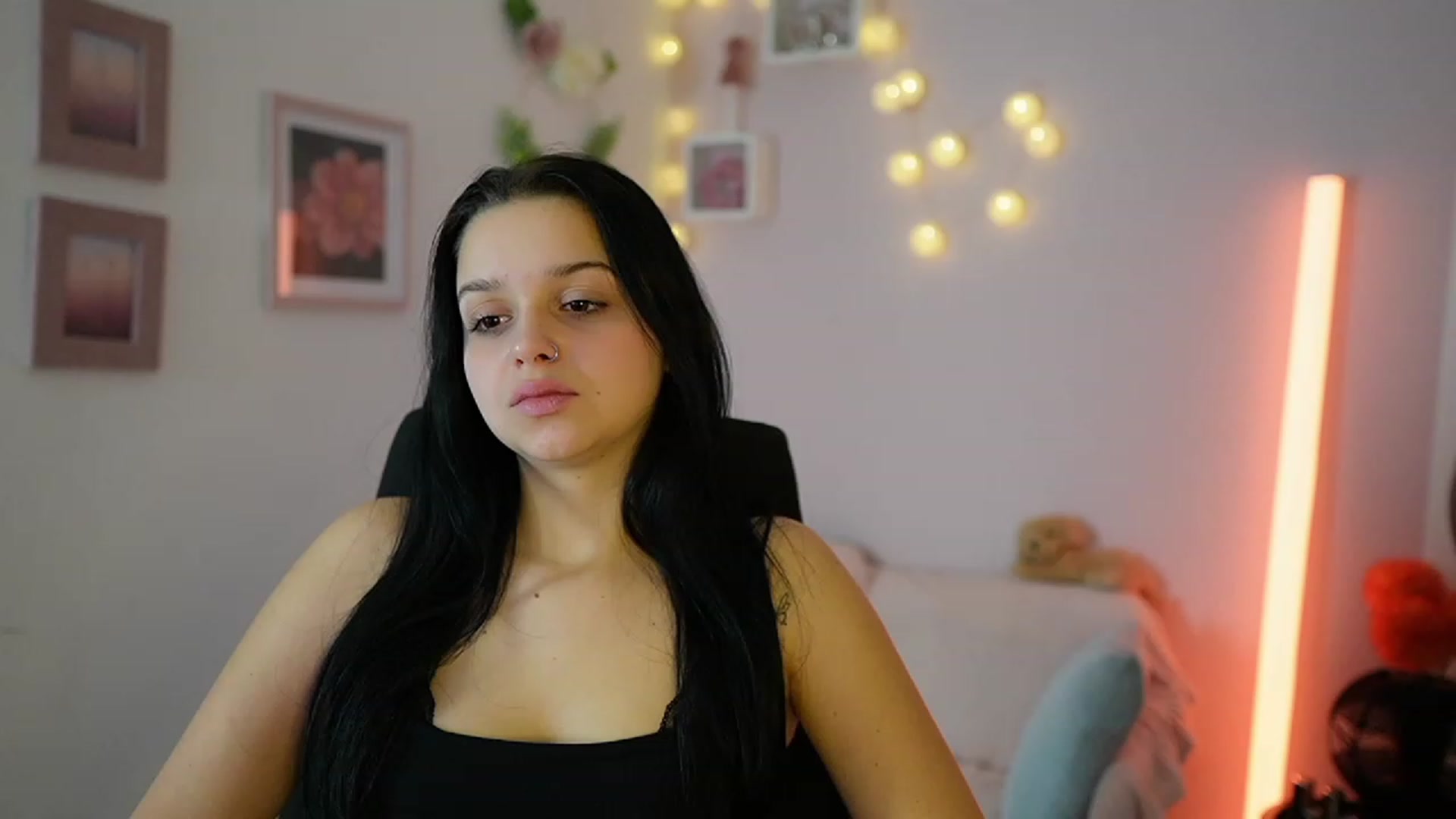 Gallery image thumbnail from Sola_Zola18's myfreecams stream on, 11/30/2023, 23:32 image 10 of 20