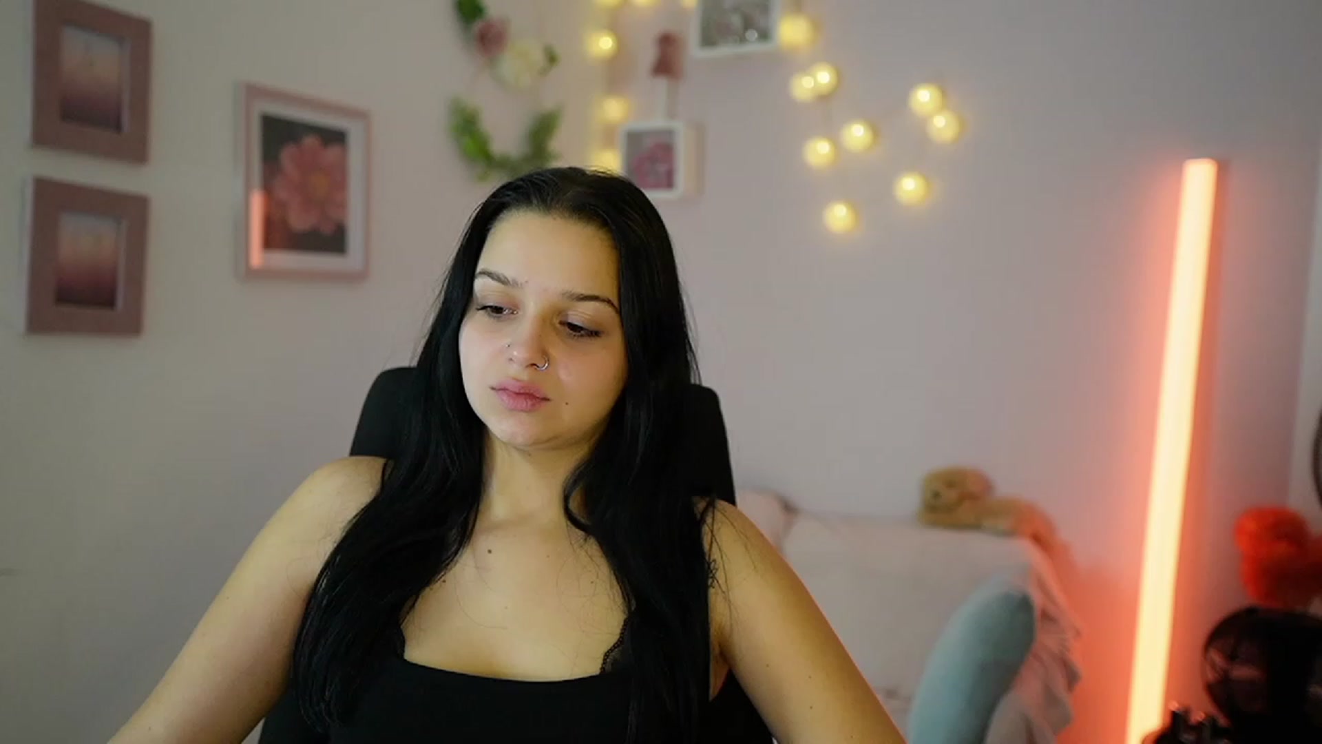 Gallery image thumbnail from Sola_Zola18's myfreecams stream on, 11/30/2023, 23:32 image 12 of 20