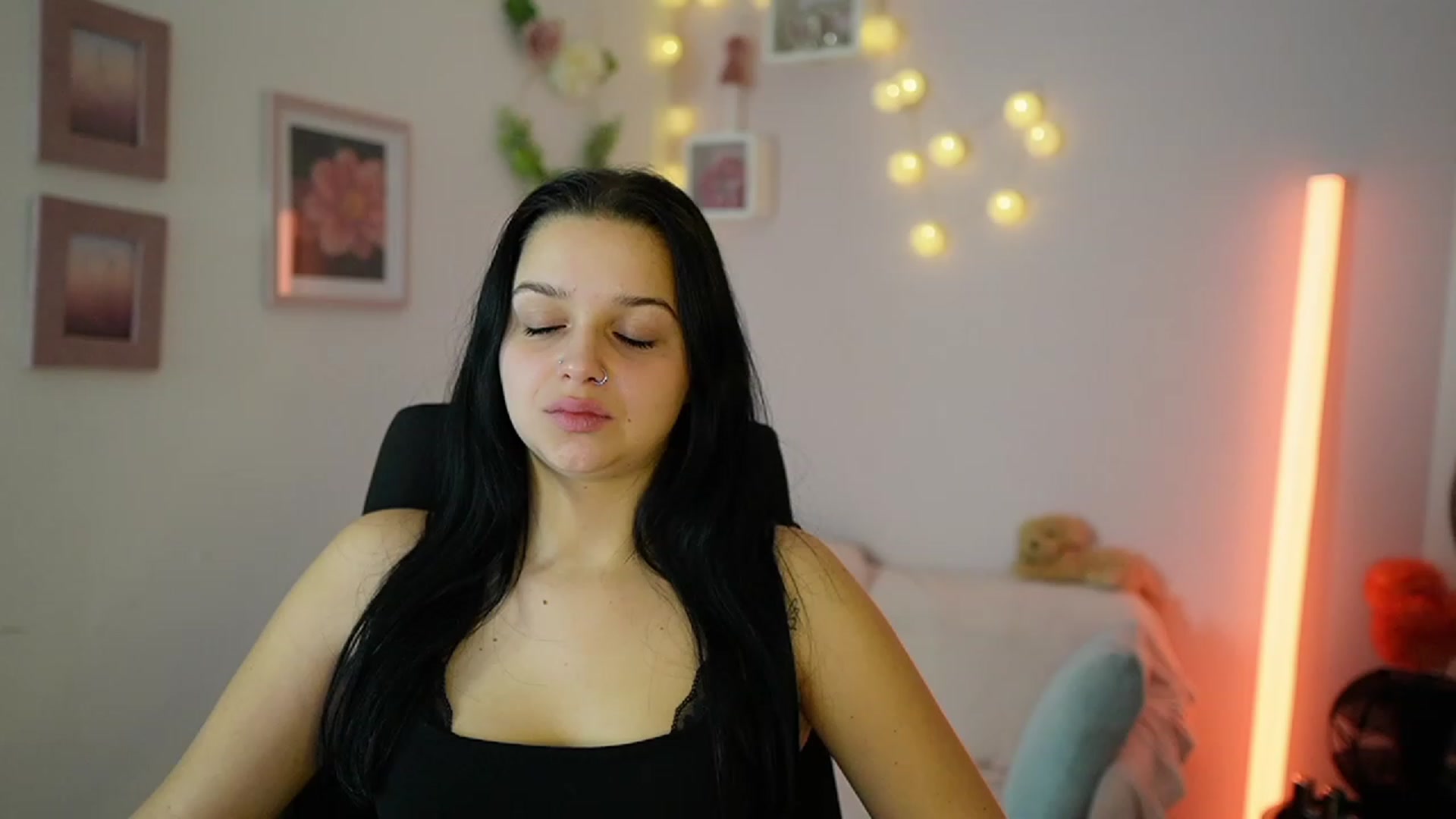 Gallery image thumbnail from Sola_Zola18's myfreecams stream on, 11/30/2023, 23:32 image 9 of 20