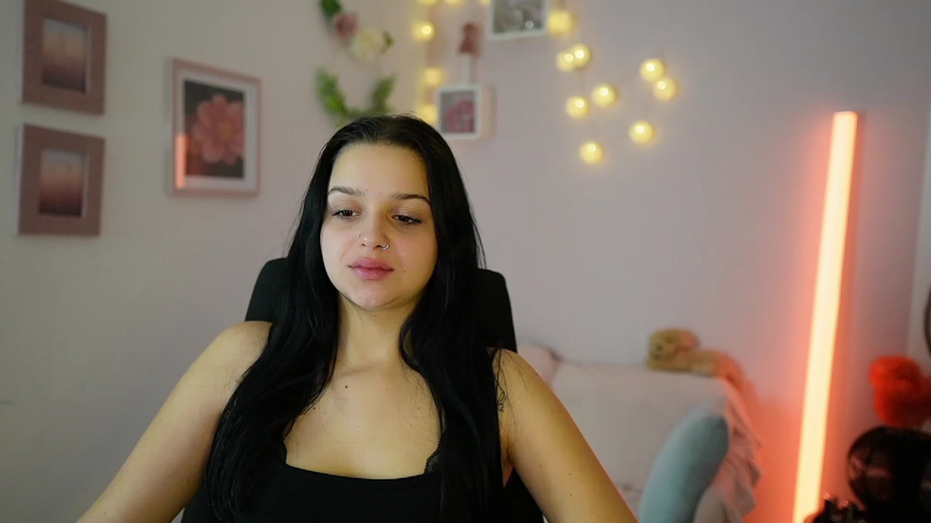 Gallery image thumbnail from Sola_Zola18's myfreecams stream on, 11/30/2023, 23:32 image 11 of 20