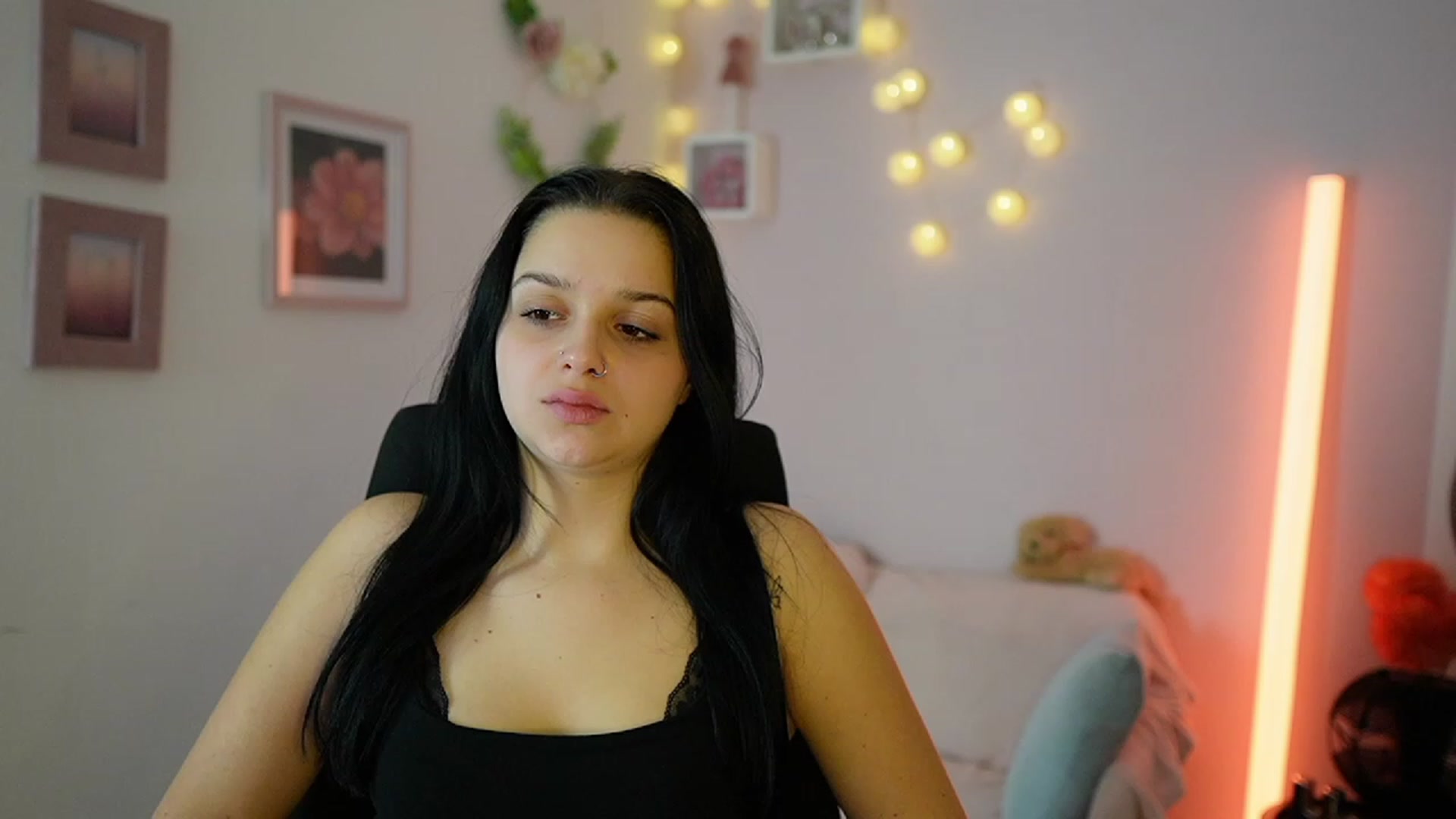 Gallery image thumbnail from Sola_Zola18's myfreecams stream on, 11/30/2023, 23:32 image 5 of 20