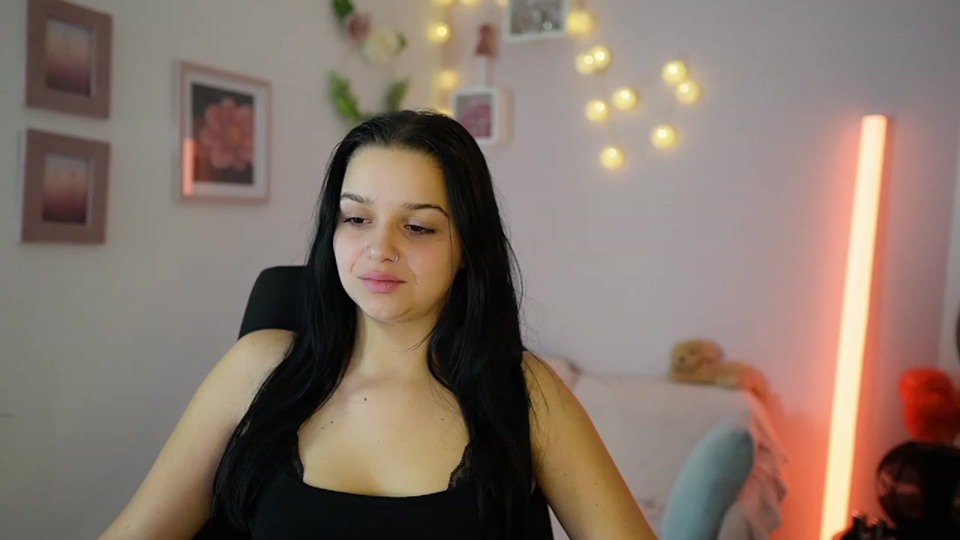 Gallery image thumbnail from Sola_Zola18's myfreecams stream on, 11/30/2023, 23:32 image 7 of 20