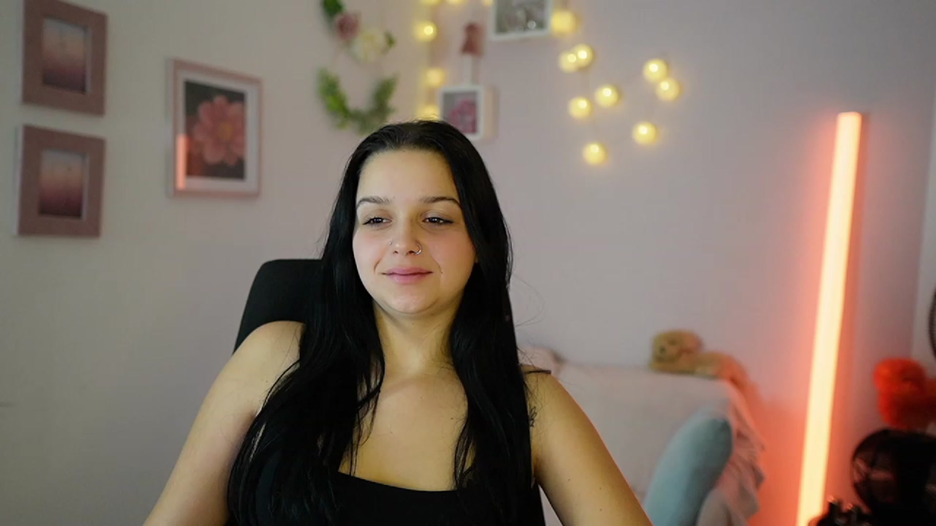 Gallery image thumbnail from Sola_Zola18's myfreecams stream on, 11/30/2023, 23:32 image 20 of 20
