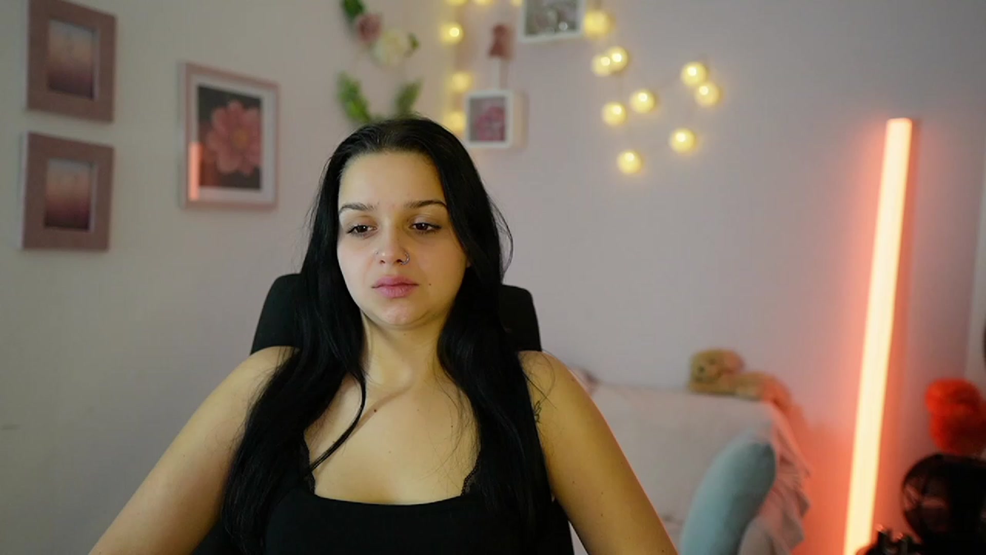 Gallery image thumbnail from Sola_Zola18's myfreecams stream on, 11/30/2023, 23:32 image 2 of 20