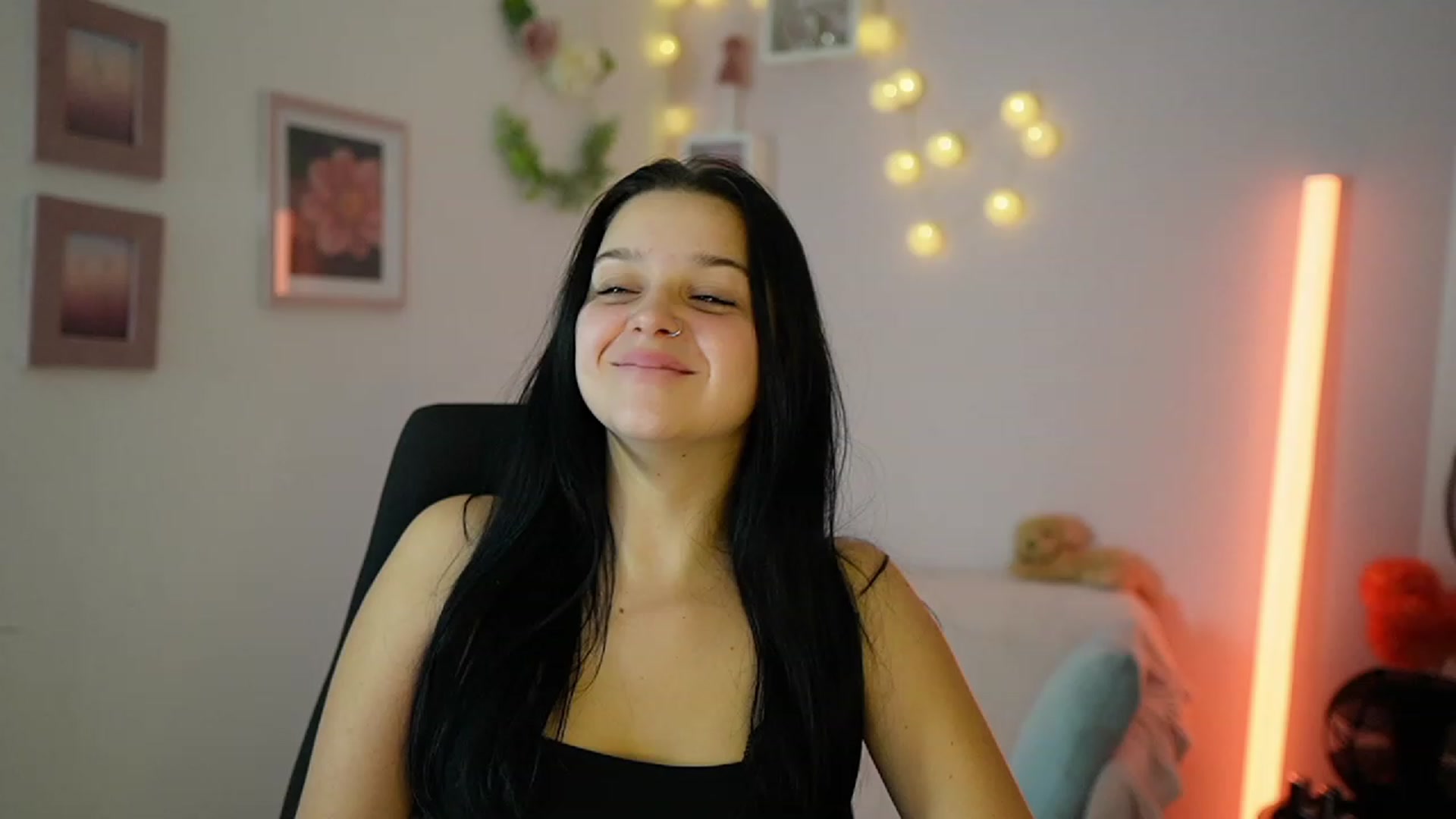 Gallery image thumbnail from Sola_Zola18's myfreecams stream on, 11/30/2023, 23:32 image 18 of 20