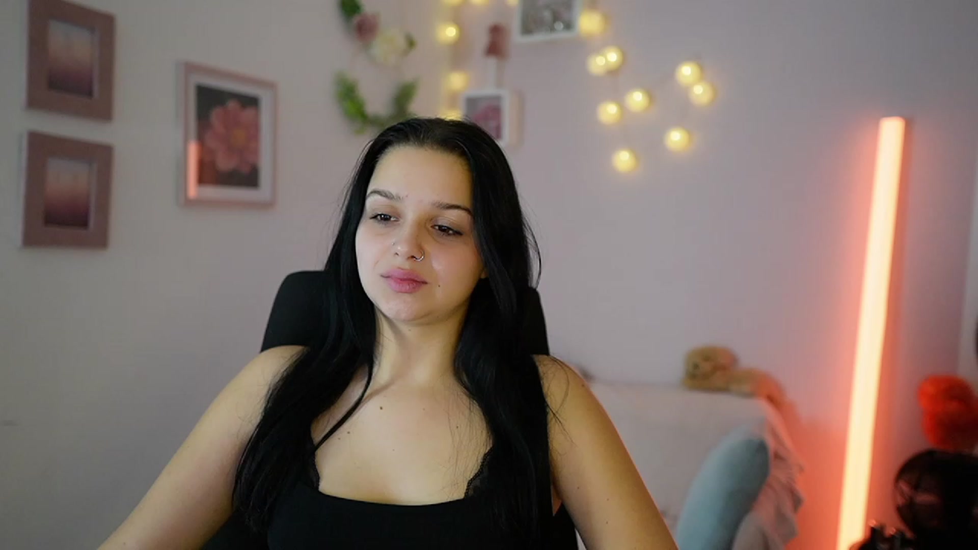 Gallery image thumbnail from Sola_Zola18's myfreecams stream on, 11/30/2023, 23:32 image 1 of 20