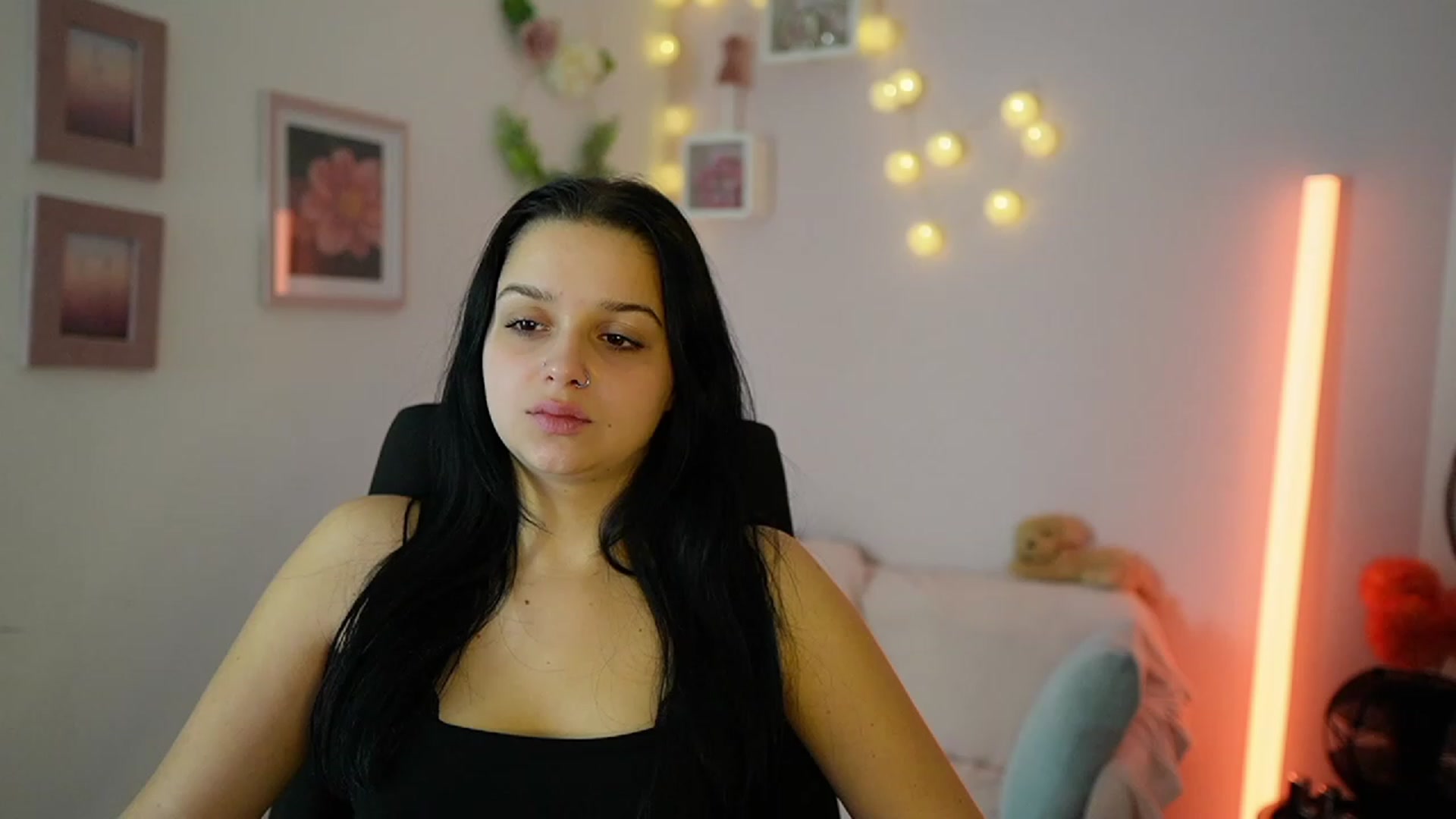 Gallery image thumbnail from Sola_Zola18's myfreecams stream on, 11/30/2023, 23:32 image 14 of 20